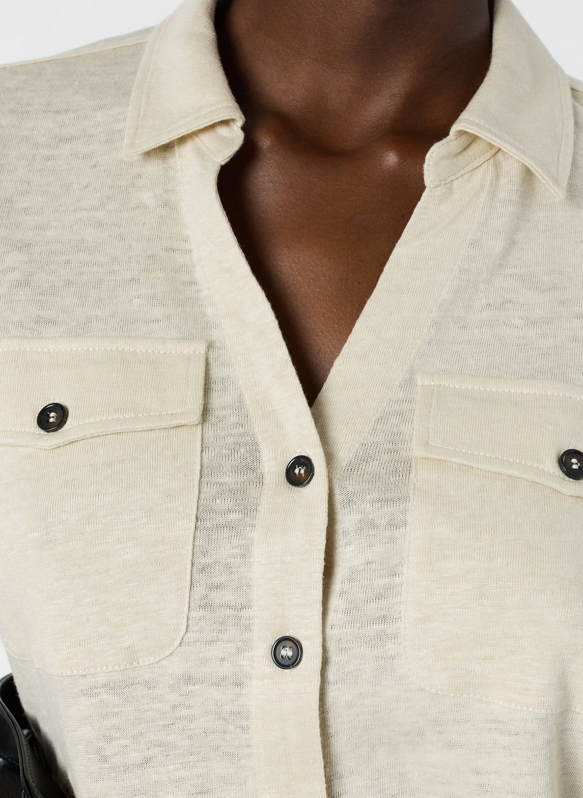 Gerade geschnittene Leinenbluse mit V-Dekolleté und Taschen GERARD DAREL Beige