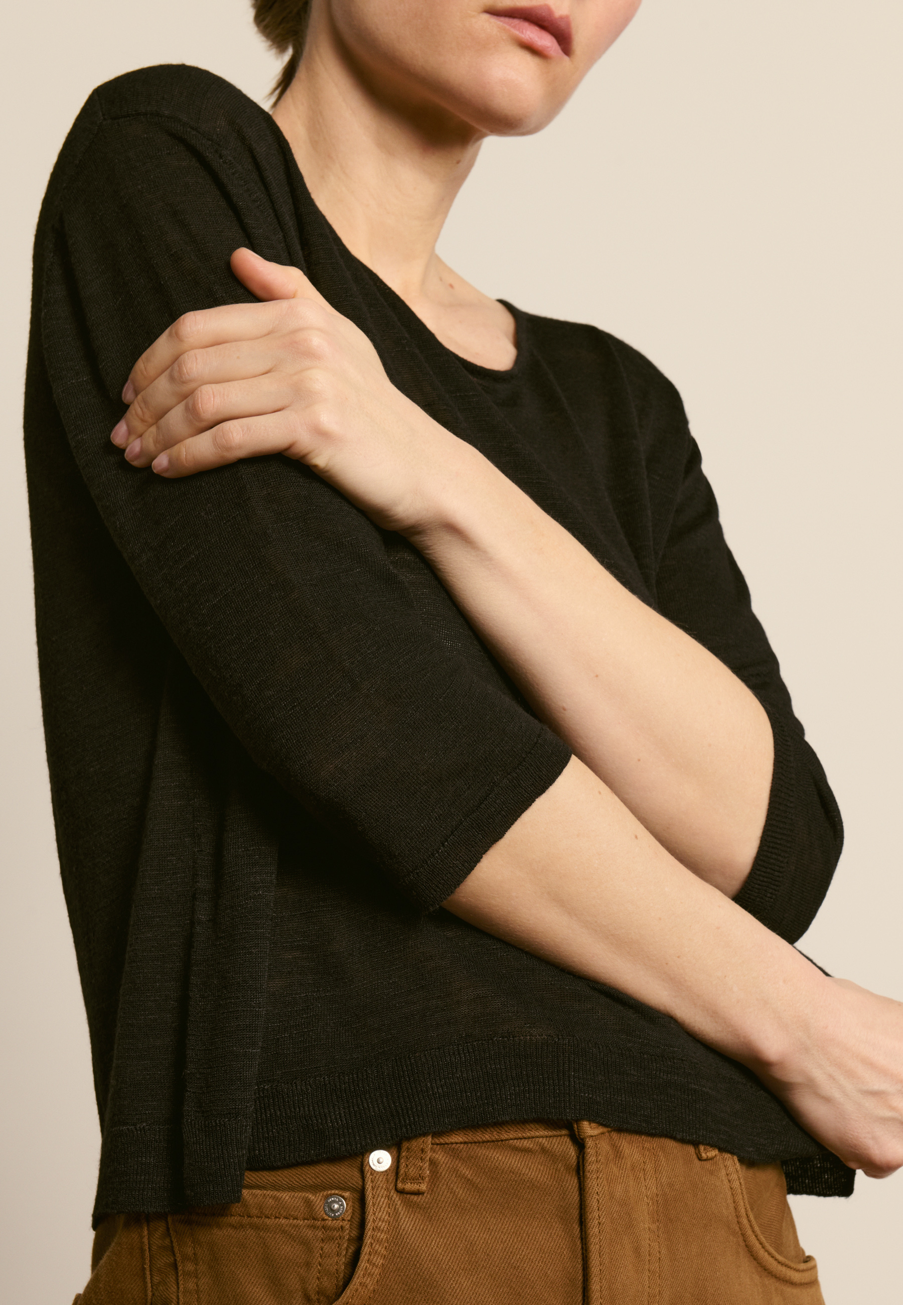 T-shirt col rond manches coudes en lin flammé MAISON MONTAGUT Noir