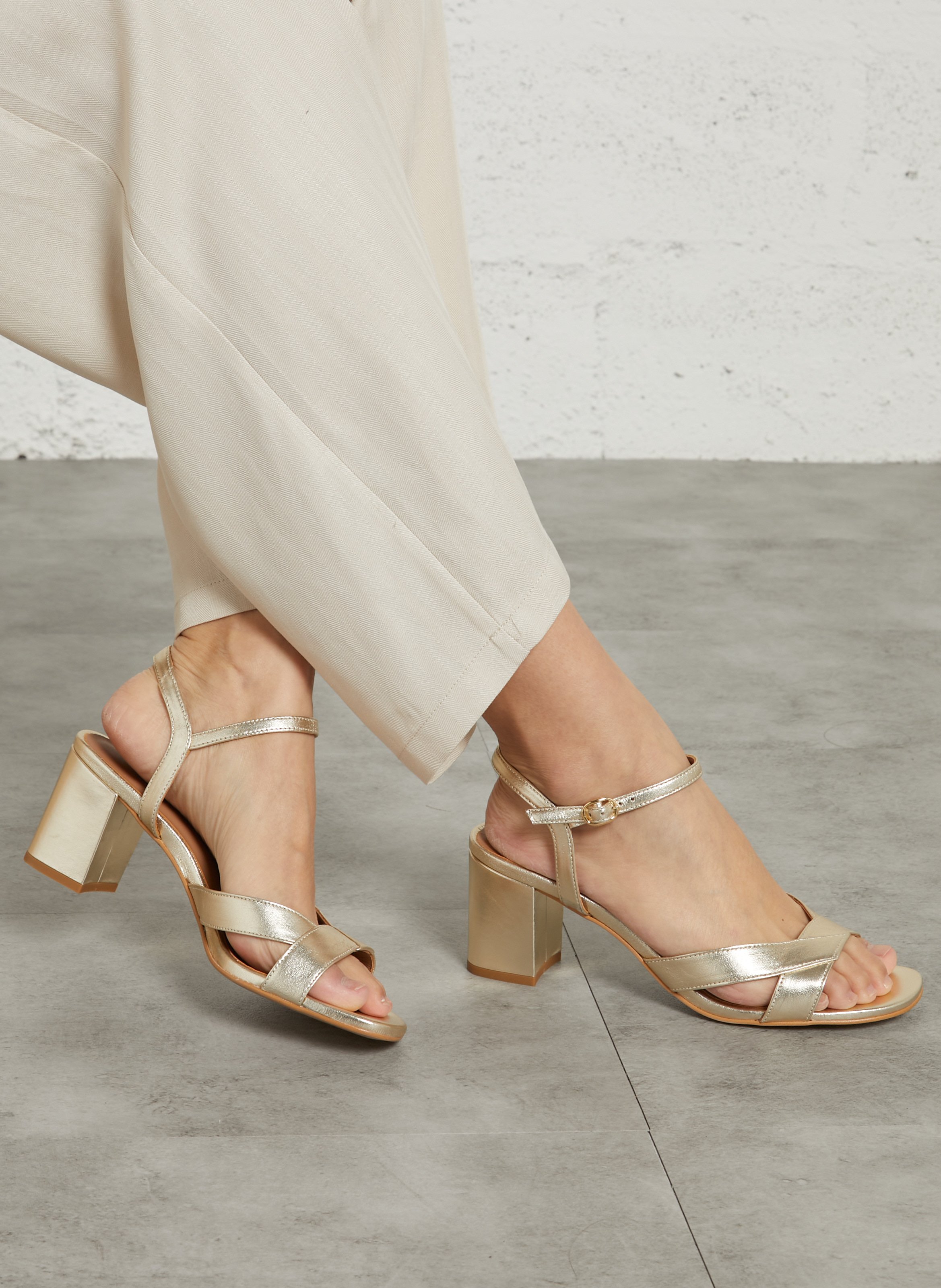 Heeled metallic leather sandals COSMOPARIS Golden