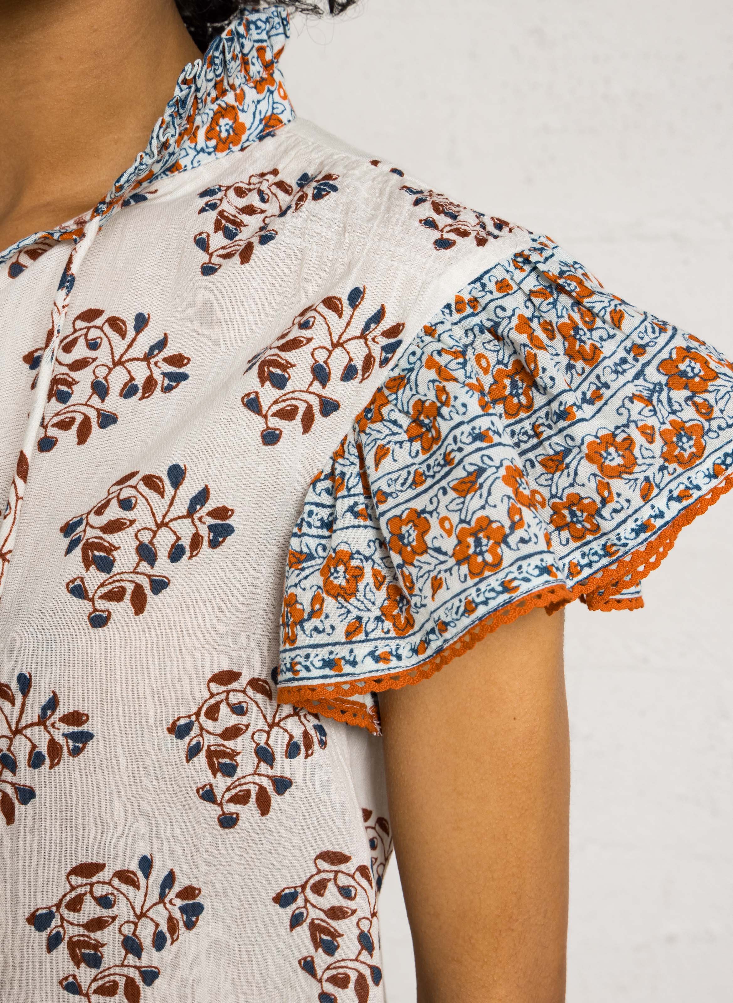 Henley-Top mit floralem Print M.A.B.E Weiss