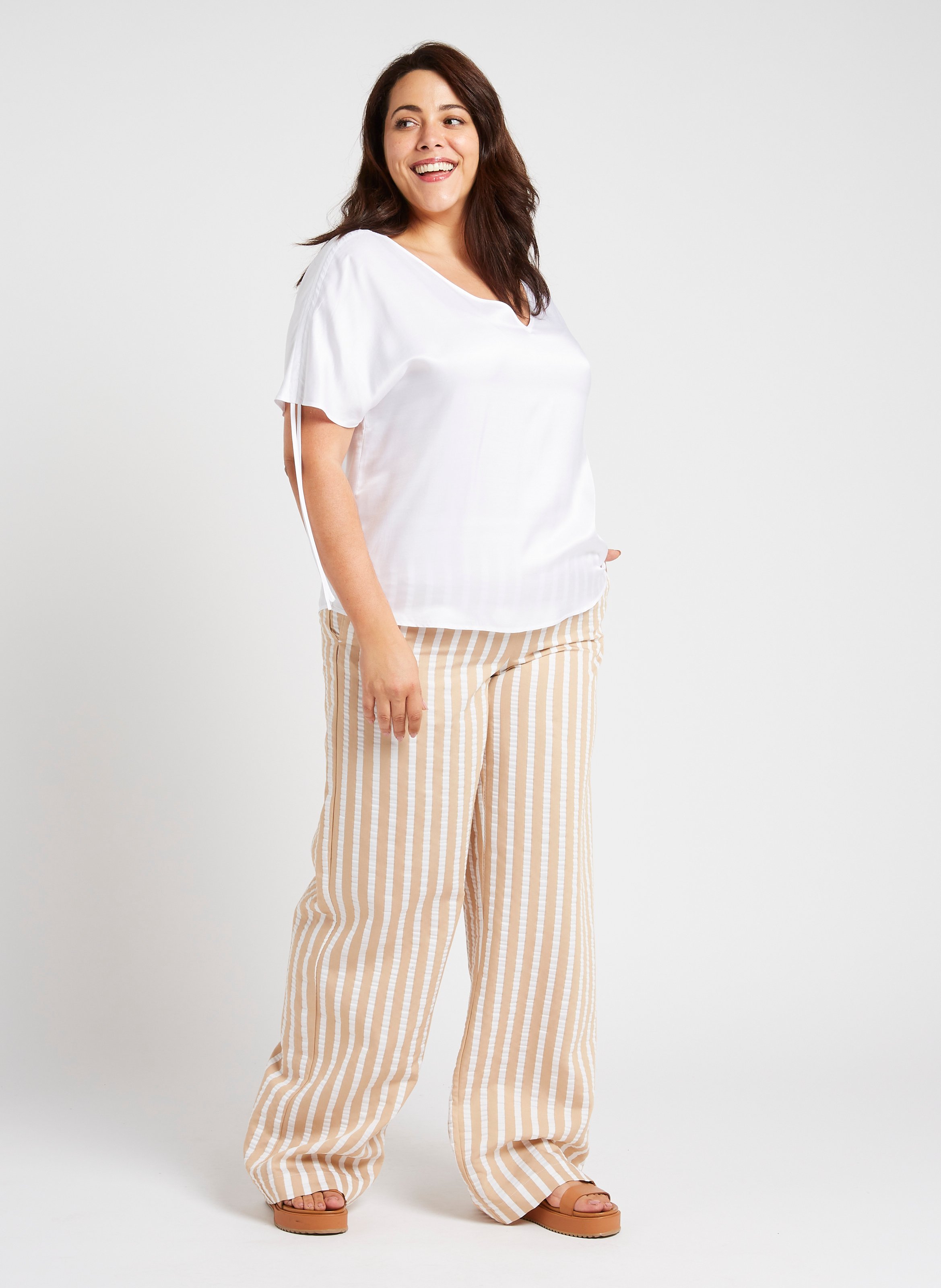 Straight flowing and textured transparent T-shirt White