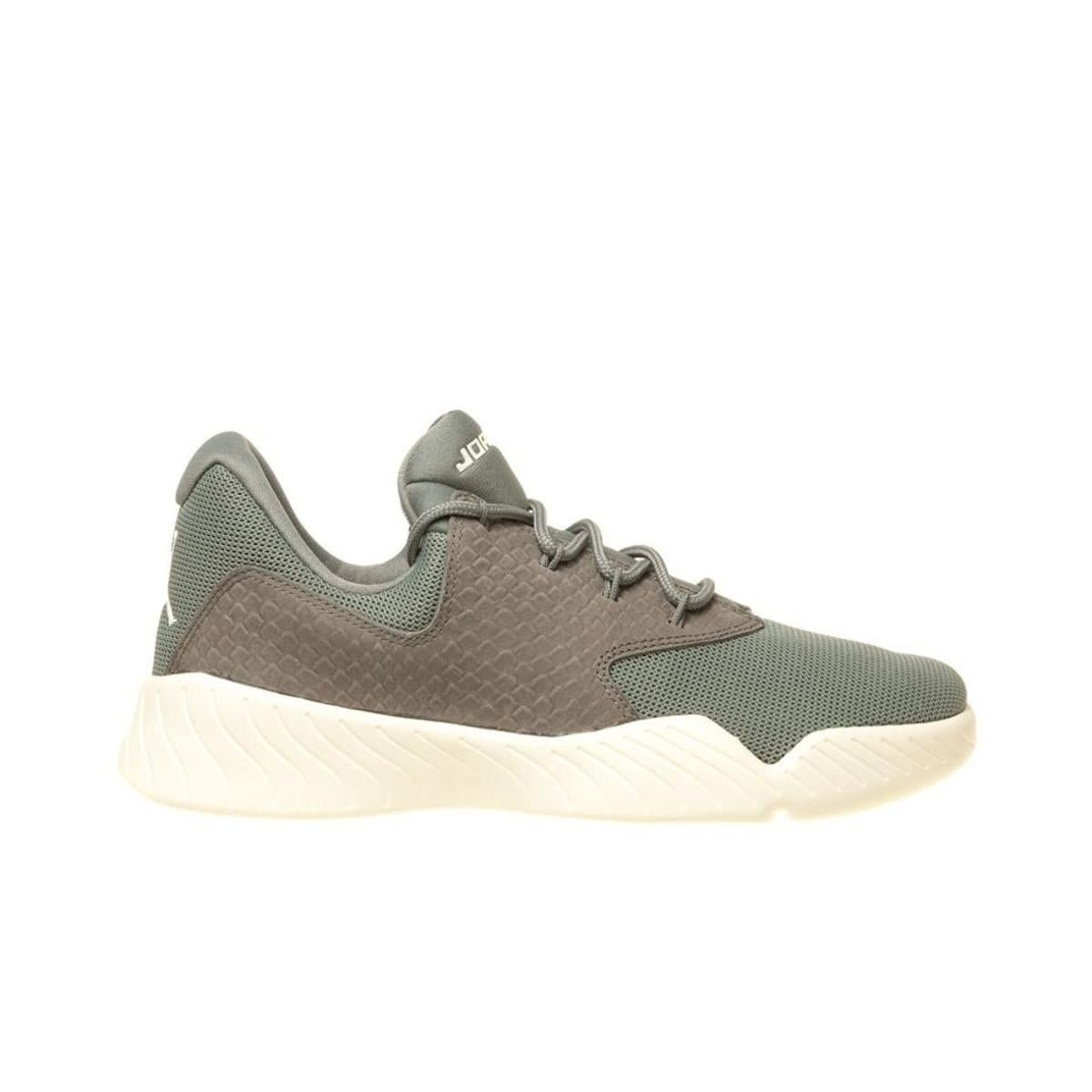 Low-top trainers NIKE Green