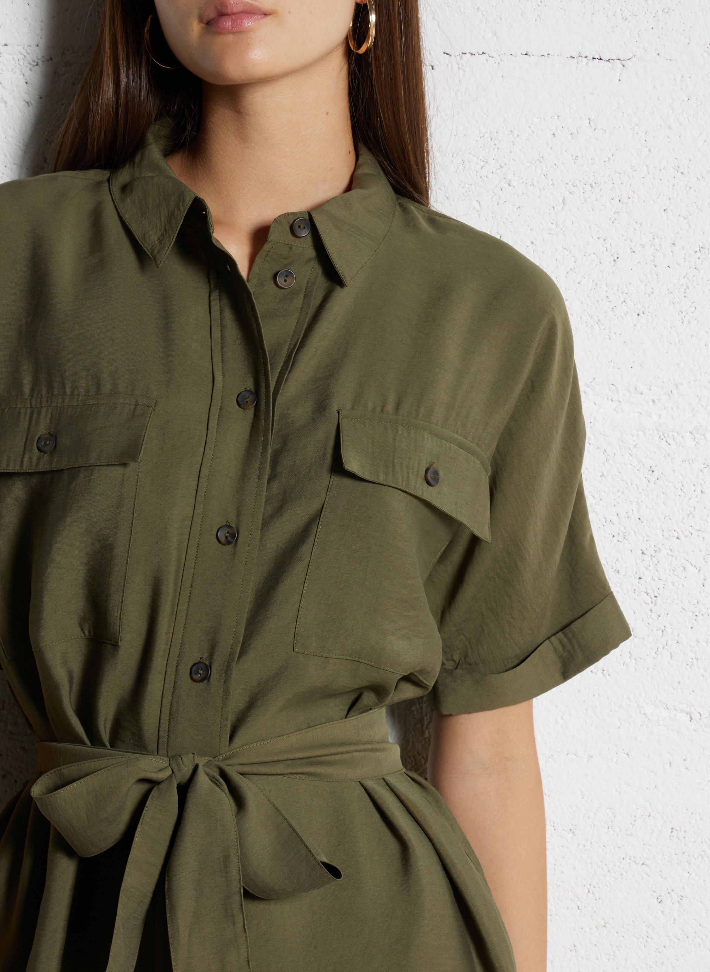 Robe courte fluide boutonnée avec ceinture MAISON 123 Kaki