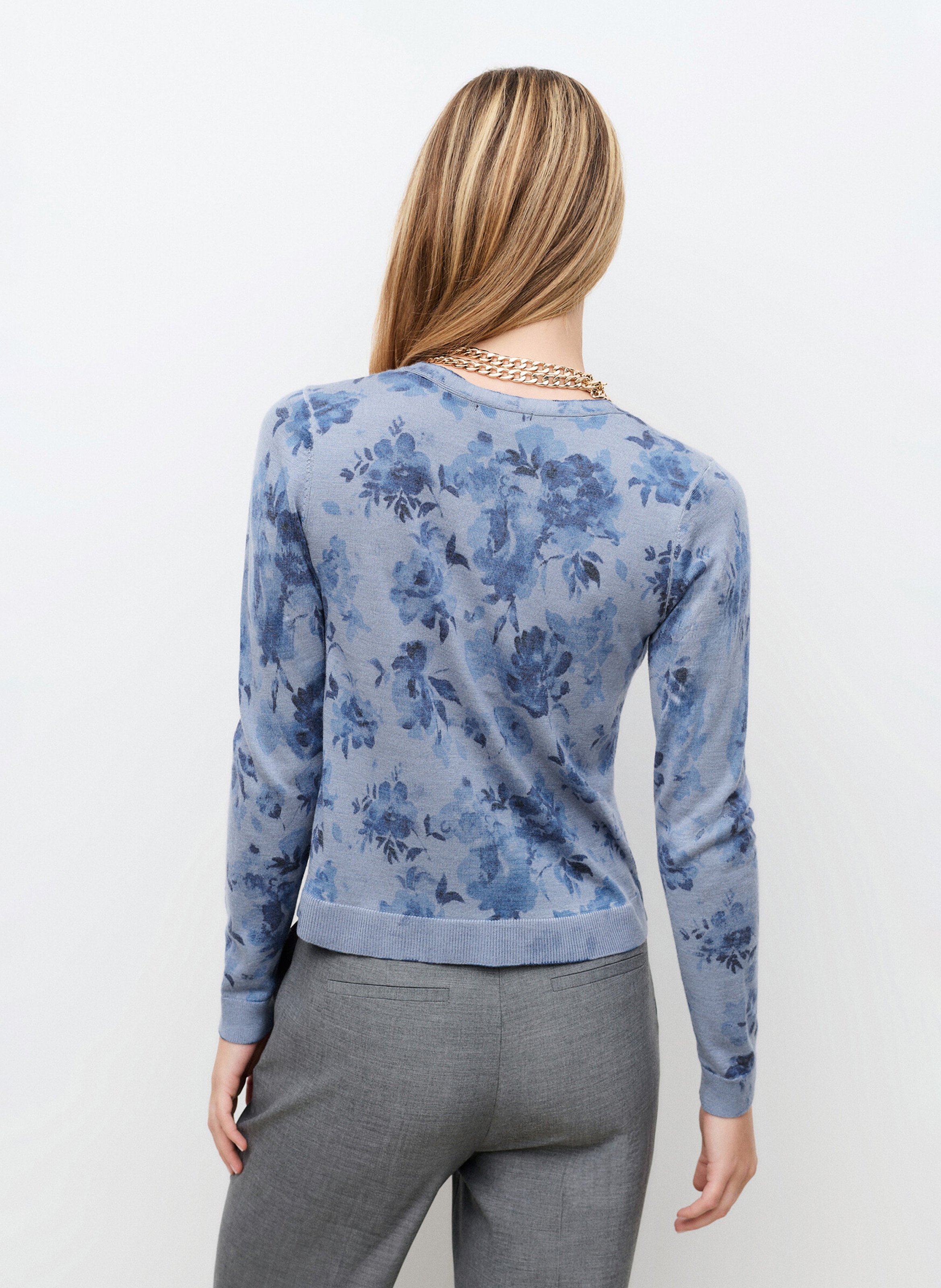 Gerader Strickweste mit V-Ausschnitt aus bedruckter Wollmischung. CAROLL Blau