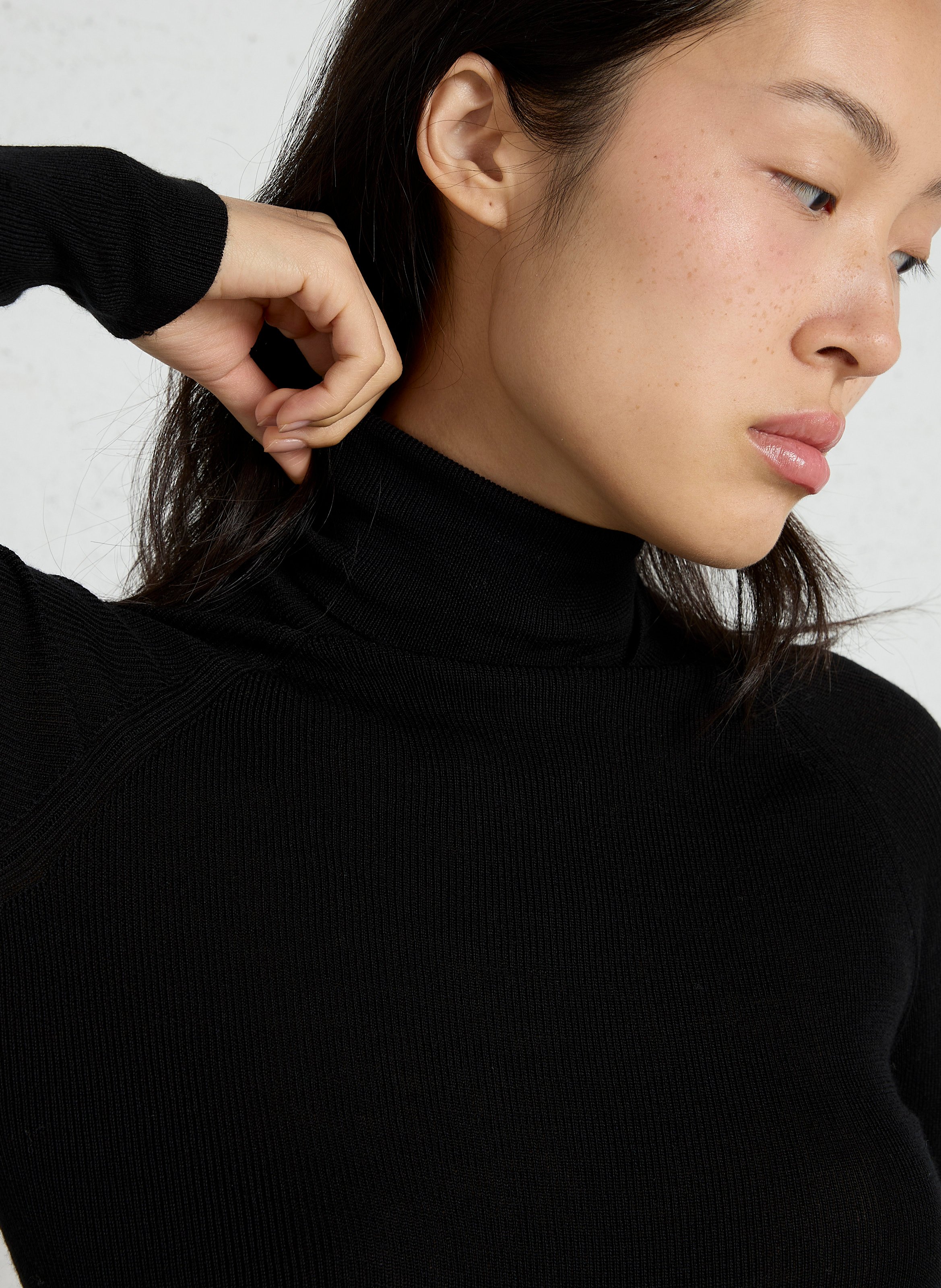 Ribbed turtleneck sweater in merino wool and silk MAJESTIC FILATURES Black