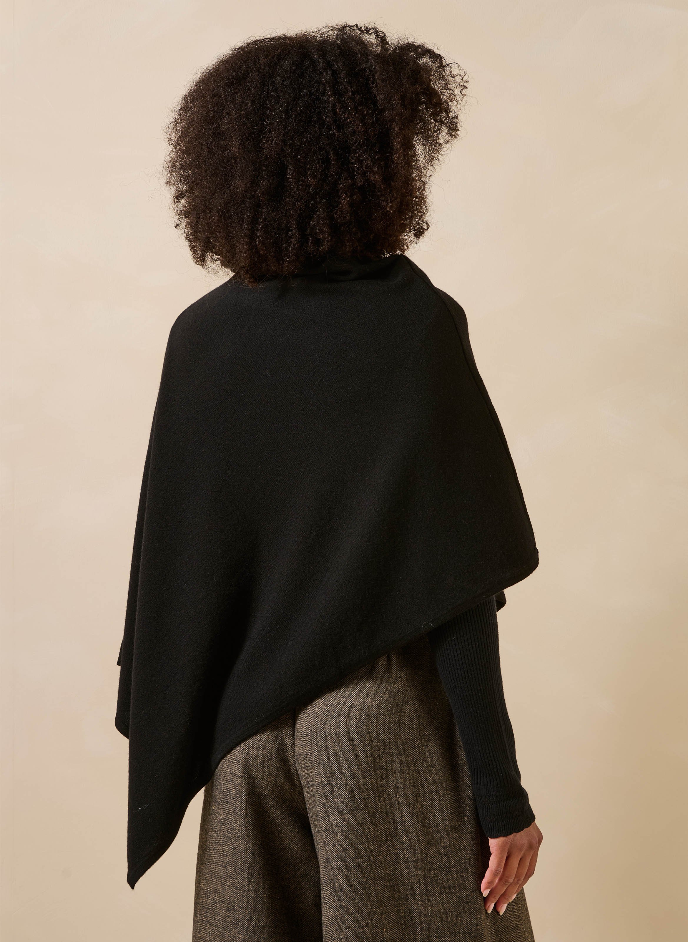 Asymmetrische poncho van wol en kasjmier LA FEE MARABOUTEE Zwart