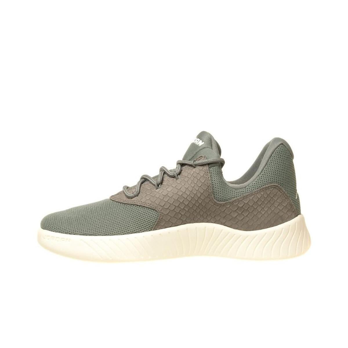 Low-top trainers NIKE Green