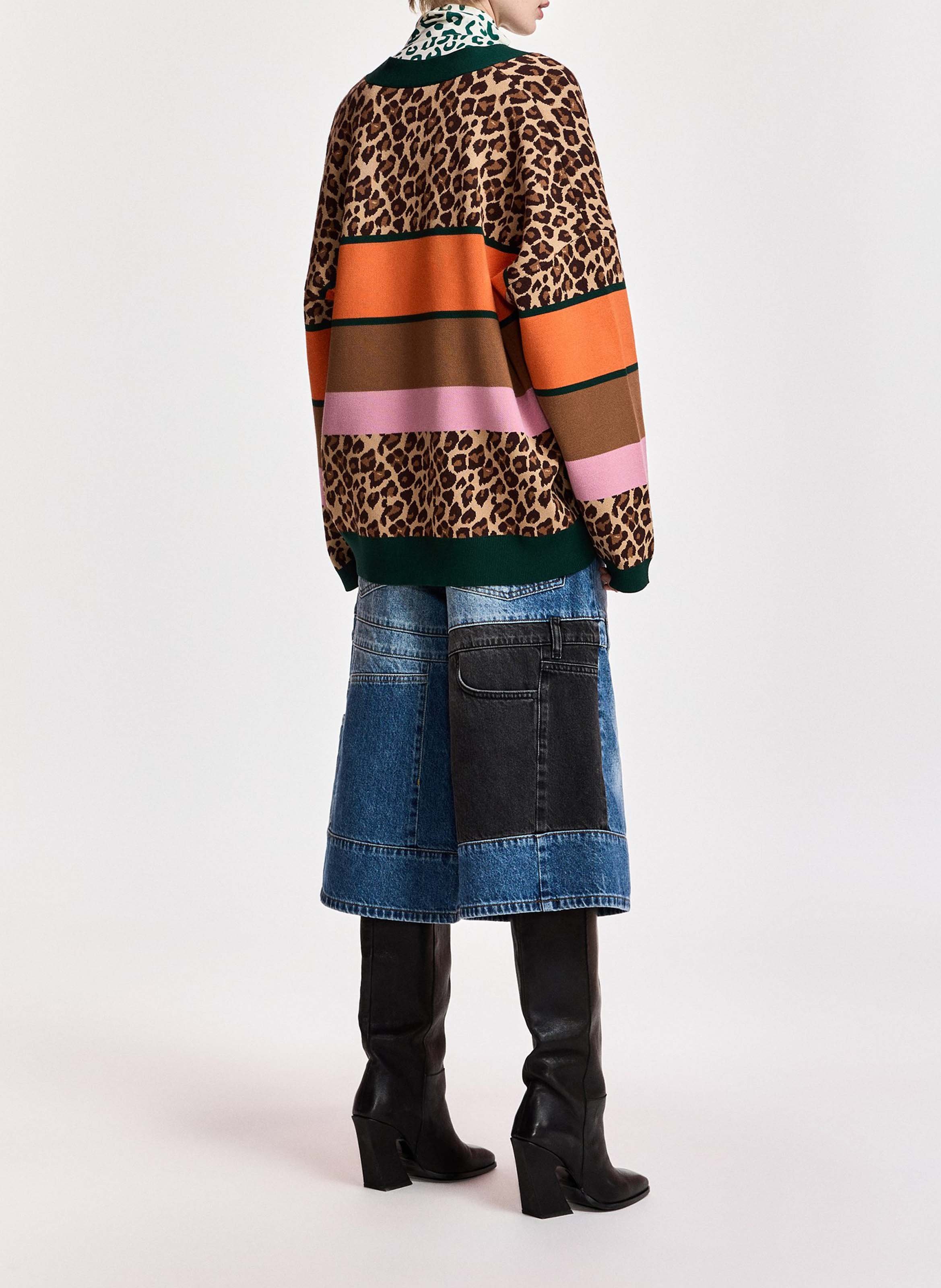 Weites V-Ausschnitt-Cardigan mit Muster ESSENTIEL ANTWERP Braun