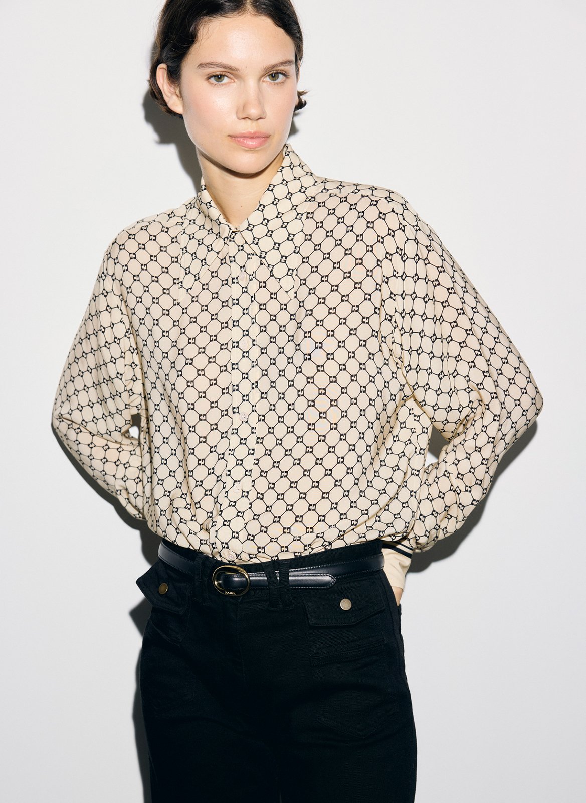 Gerade geschnittene, fließende Bluse mit Print GERARD DAREL Beige