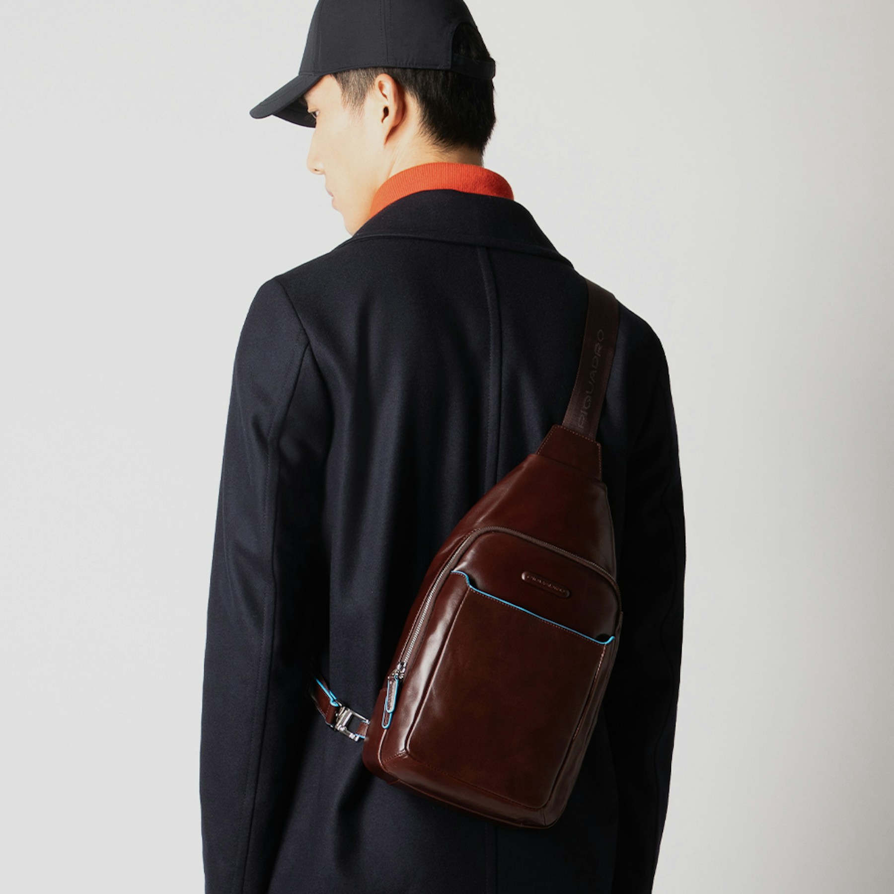 Single strap backpack PIQUADRO Brown