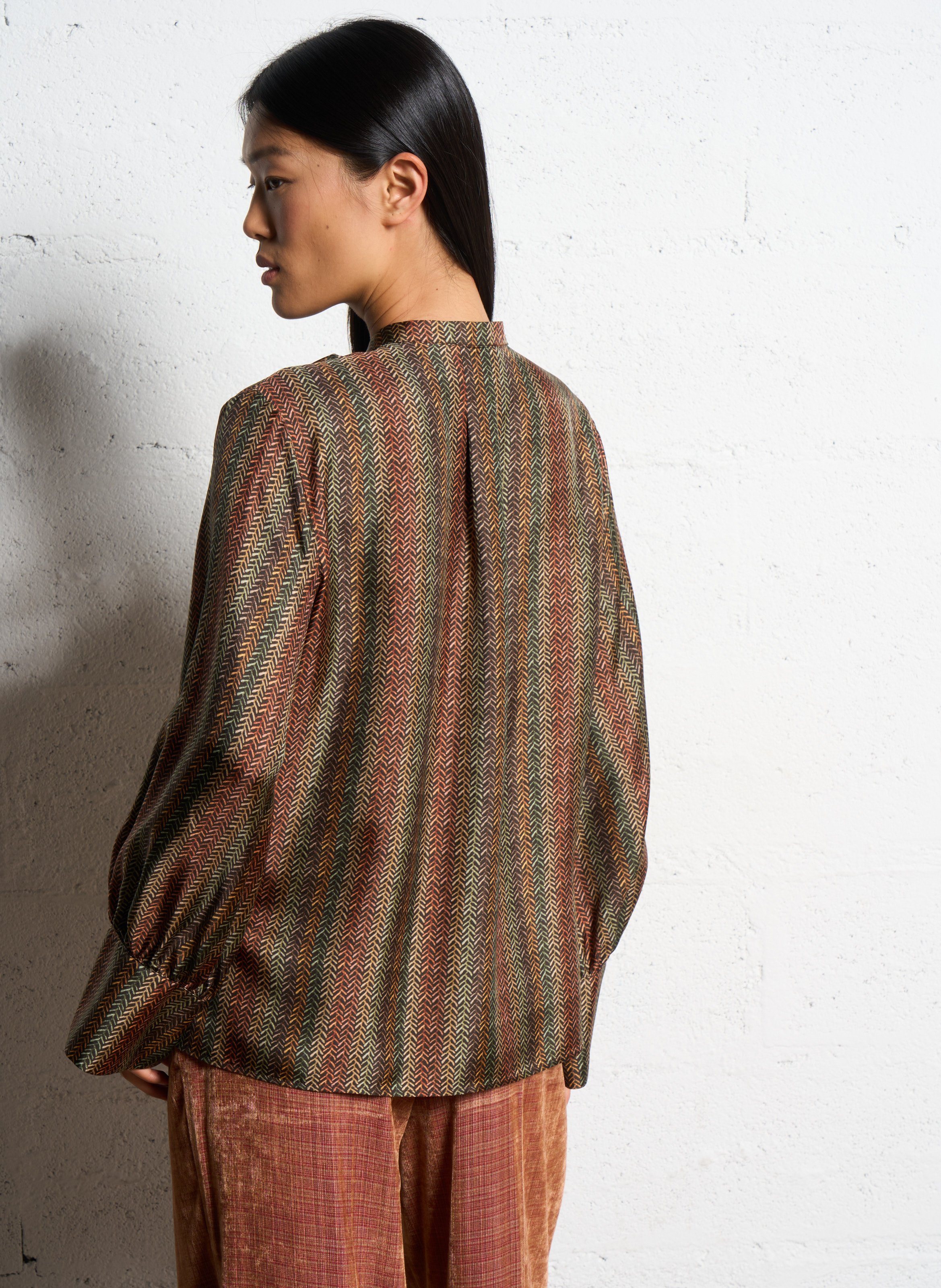 Chemise col rond en soie  MOMONI Marron