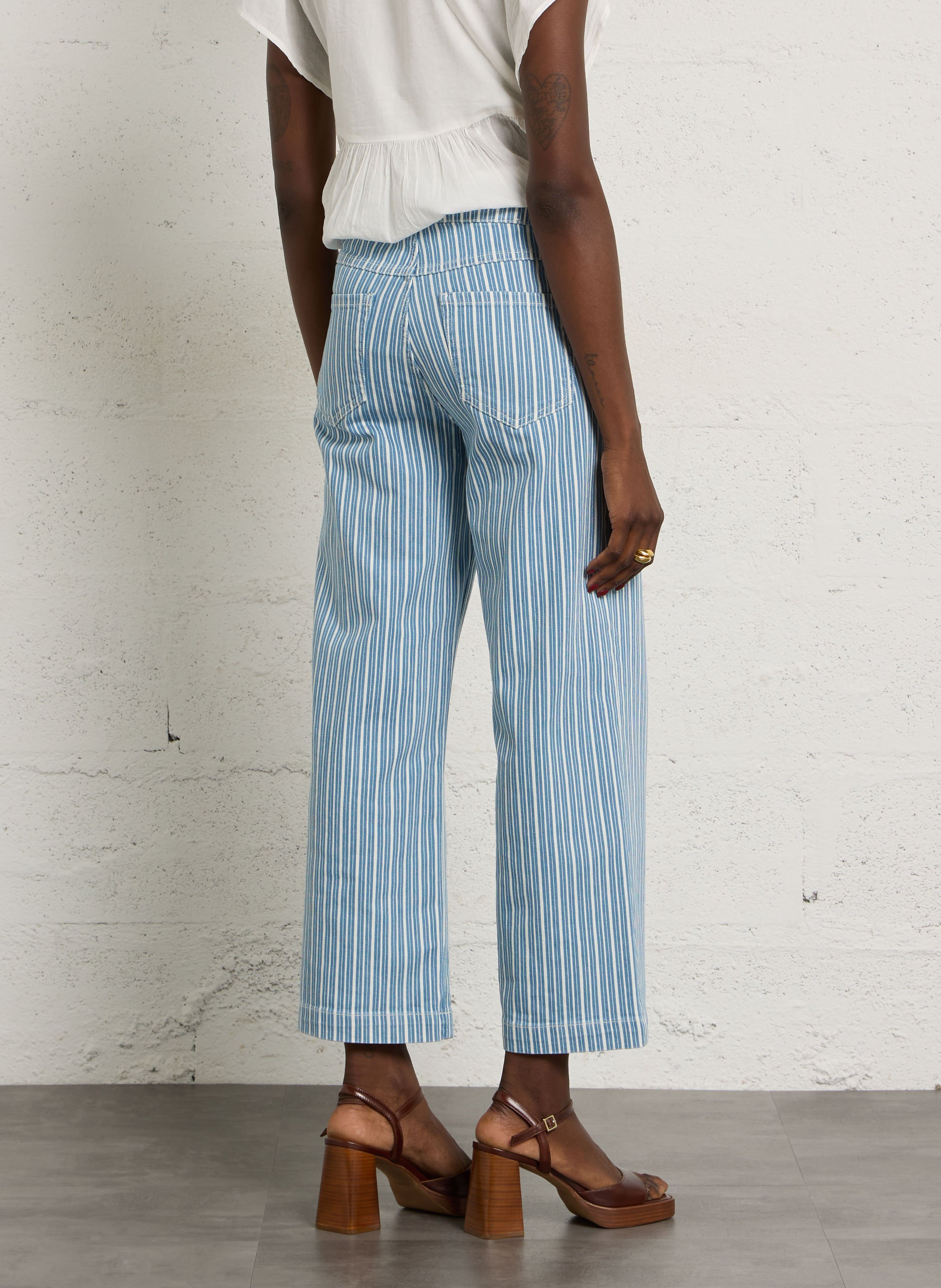 Gestreepte cropped jeans van gemengd katoen. MAISON 123 Blauw
