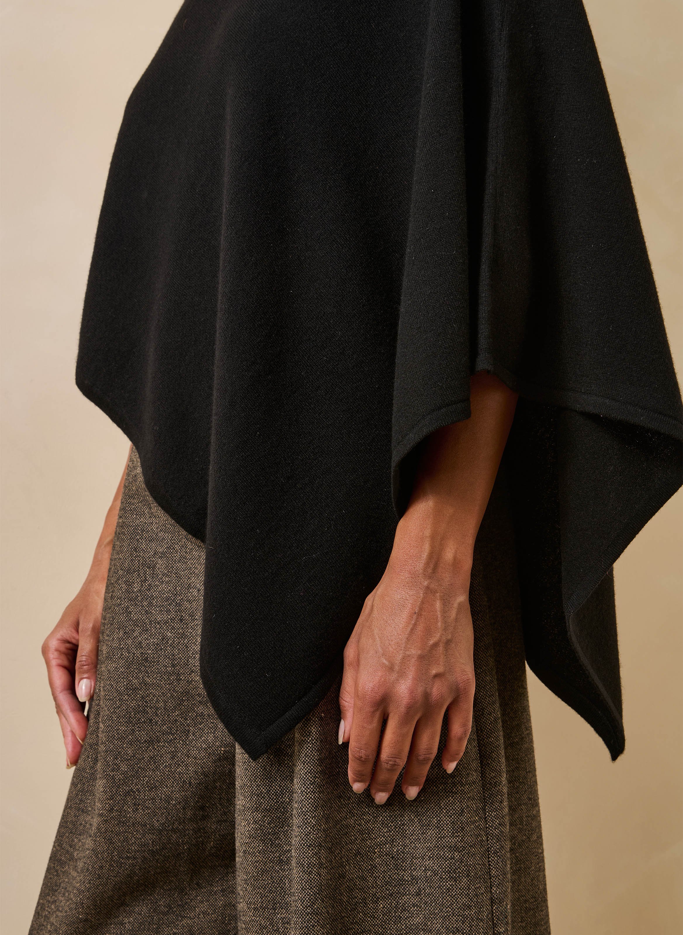 Asymmetrische poncho van wol en kasjmier LA FEE MARABOUTEE Zwart