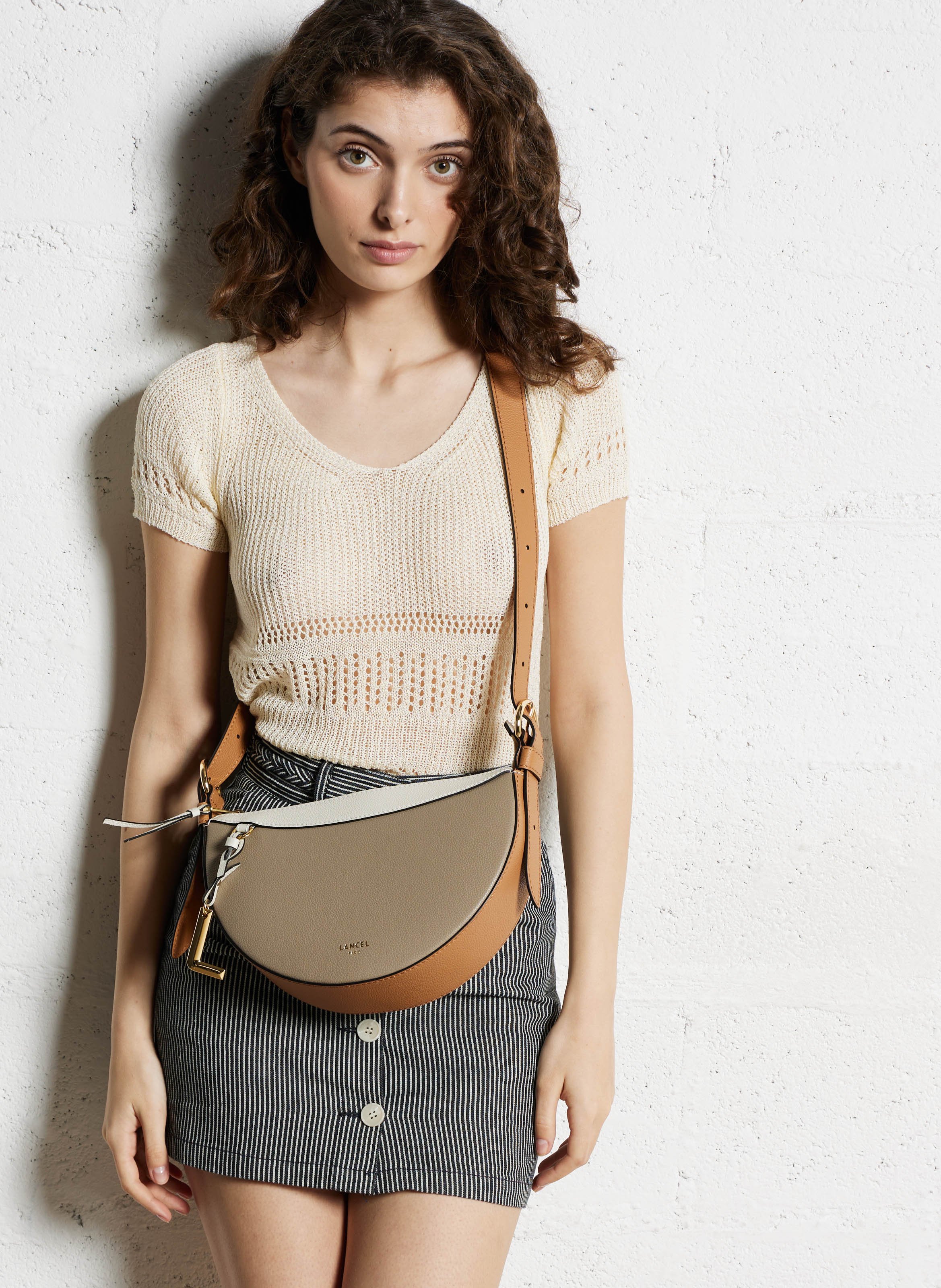 Sac bandoulière demi-lune en cuir LANCEL Beige