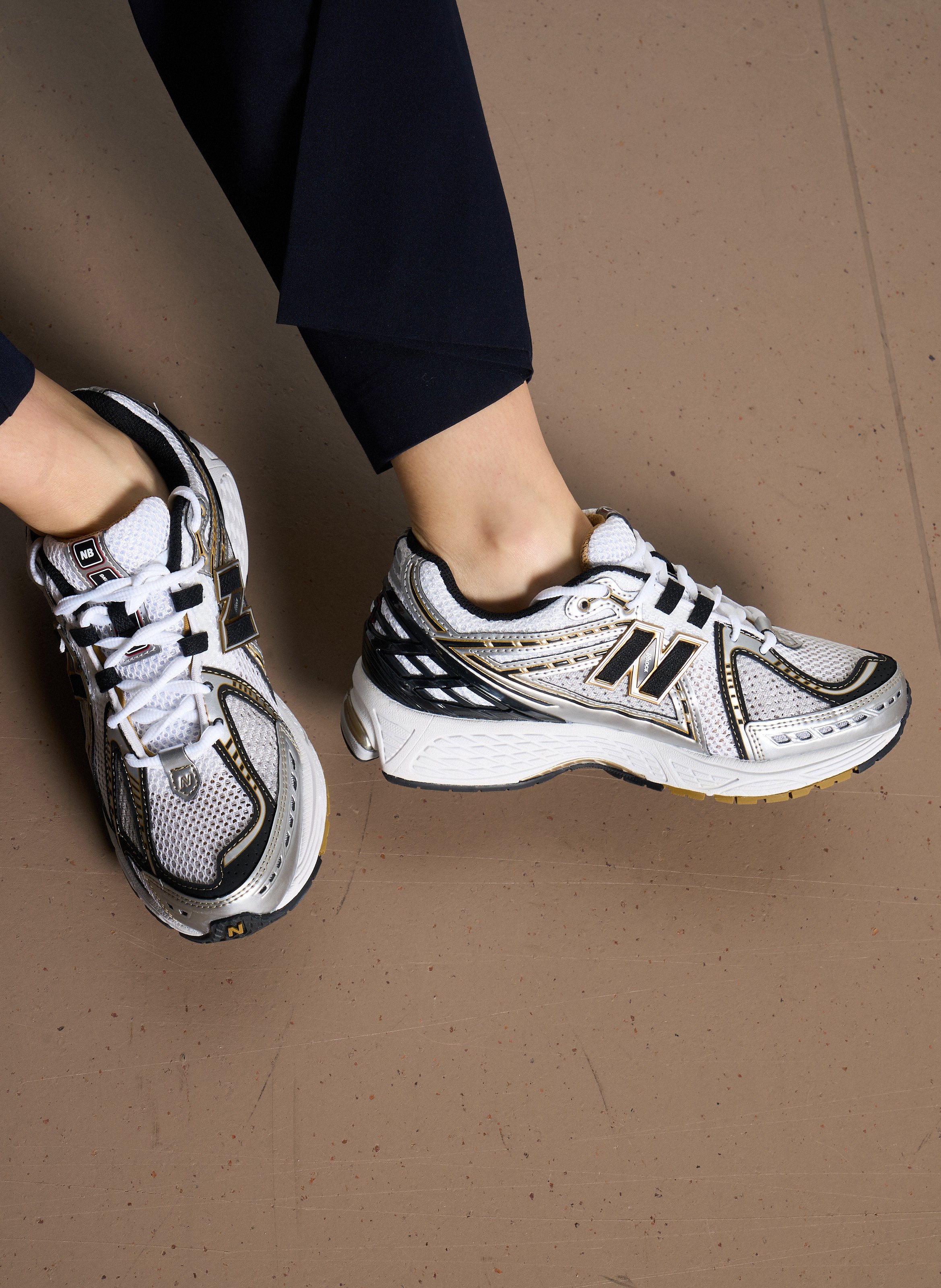 Baskets basses NEW BALANCE Argent