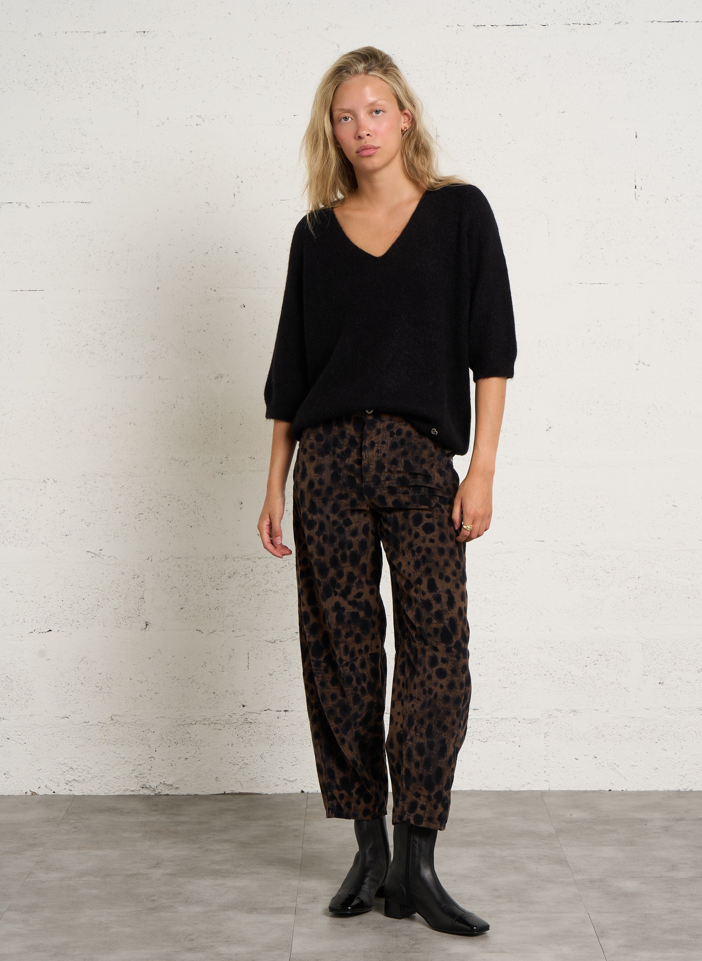 Oversized trui met V-hals PLEASE Zwart