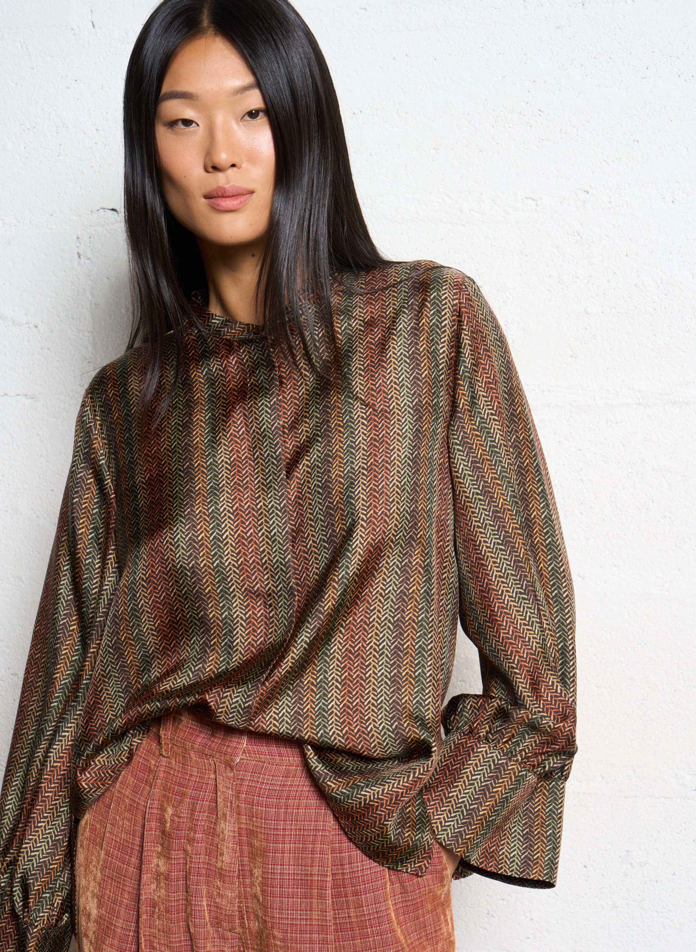 Chemise col rond en soie  MOMONI Marron