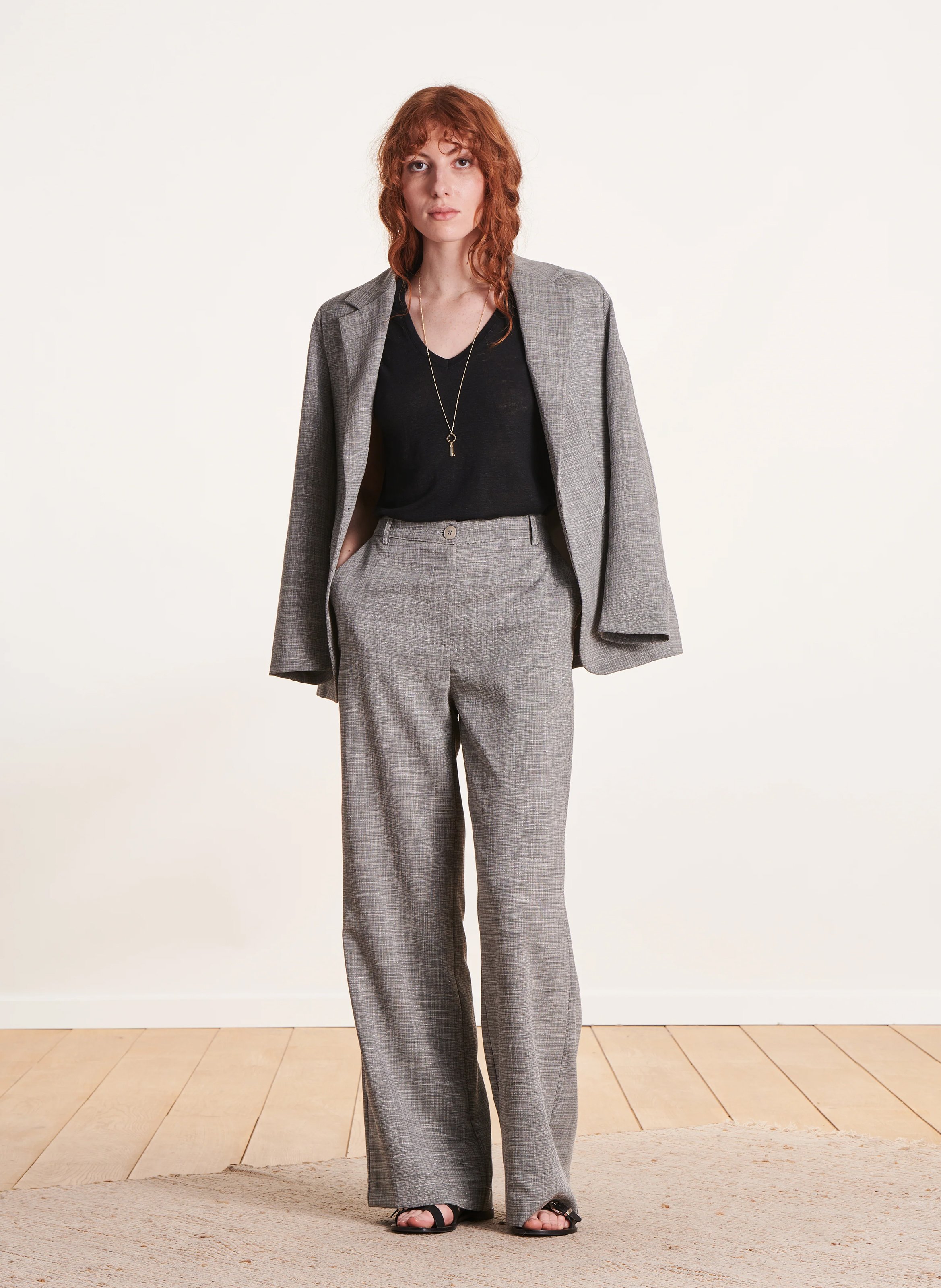 V-neck linen T-shirt LA FEE MARABOUTEE Black