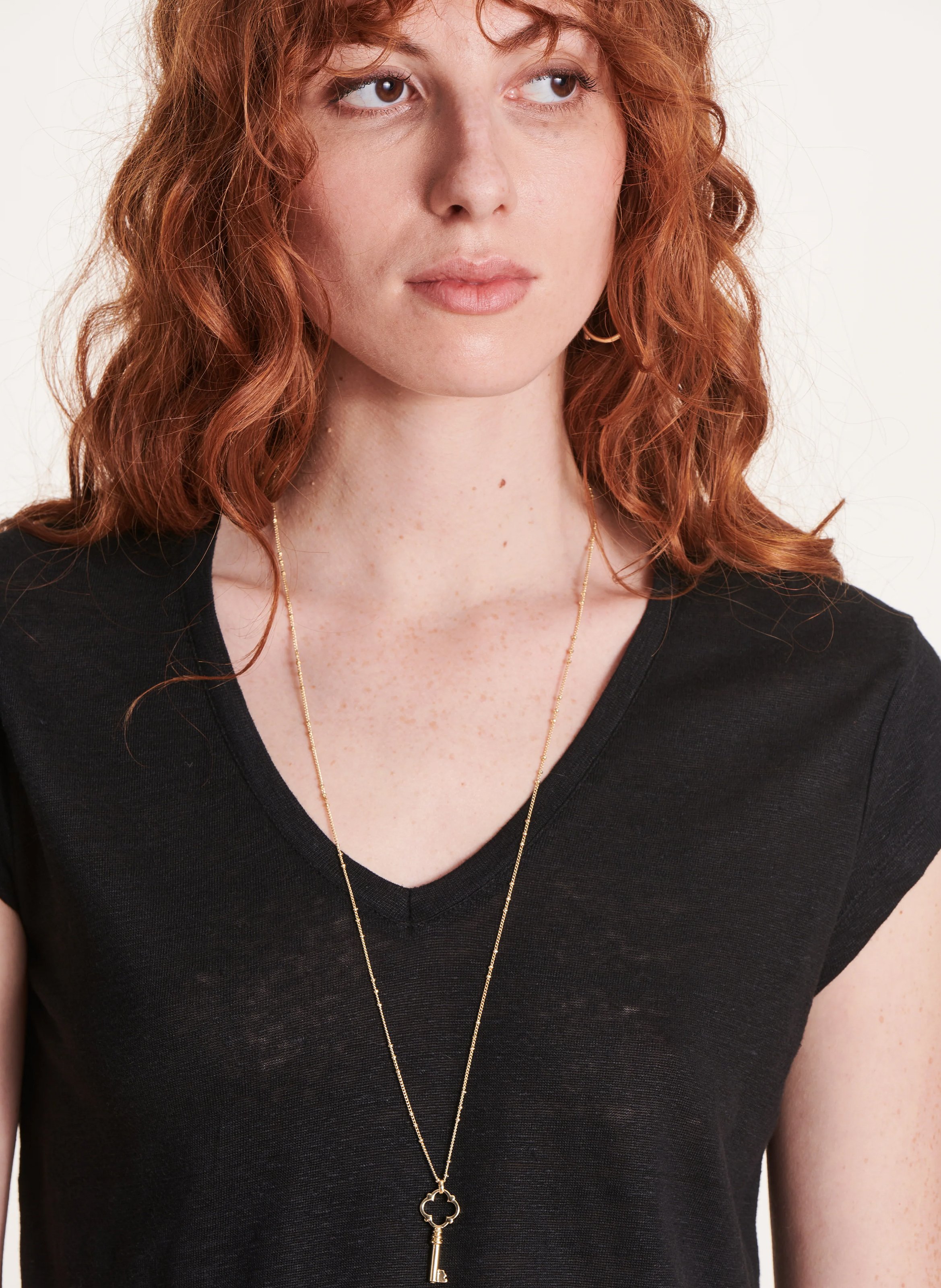 V-neck linen T-shirt LA FEE MARABOUTEE Black