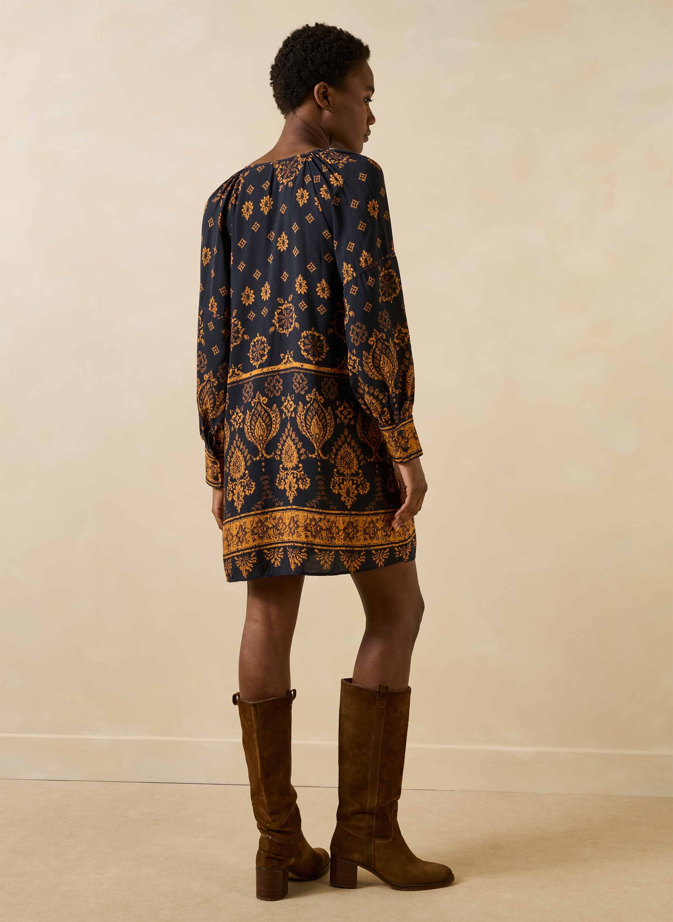 Gerade Tunika-Kleid mit Tunika-Kragen und Muster LA FEE MARABOUTEE Mehrfarbig