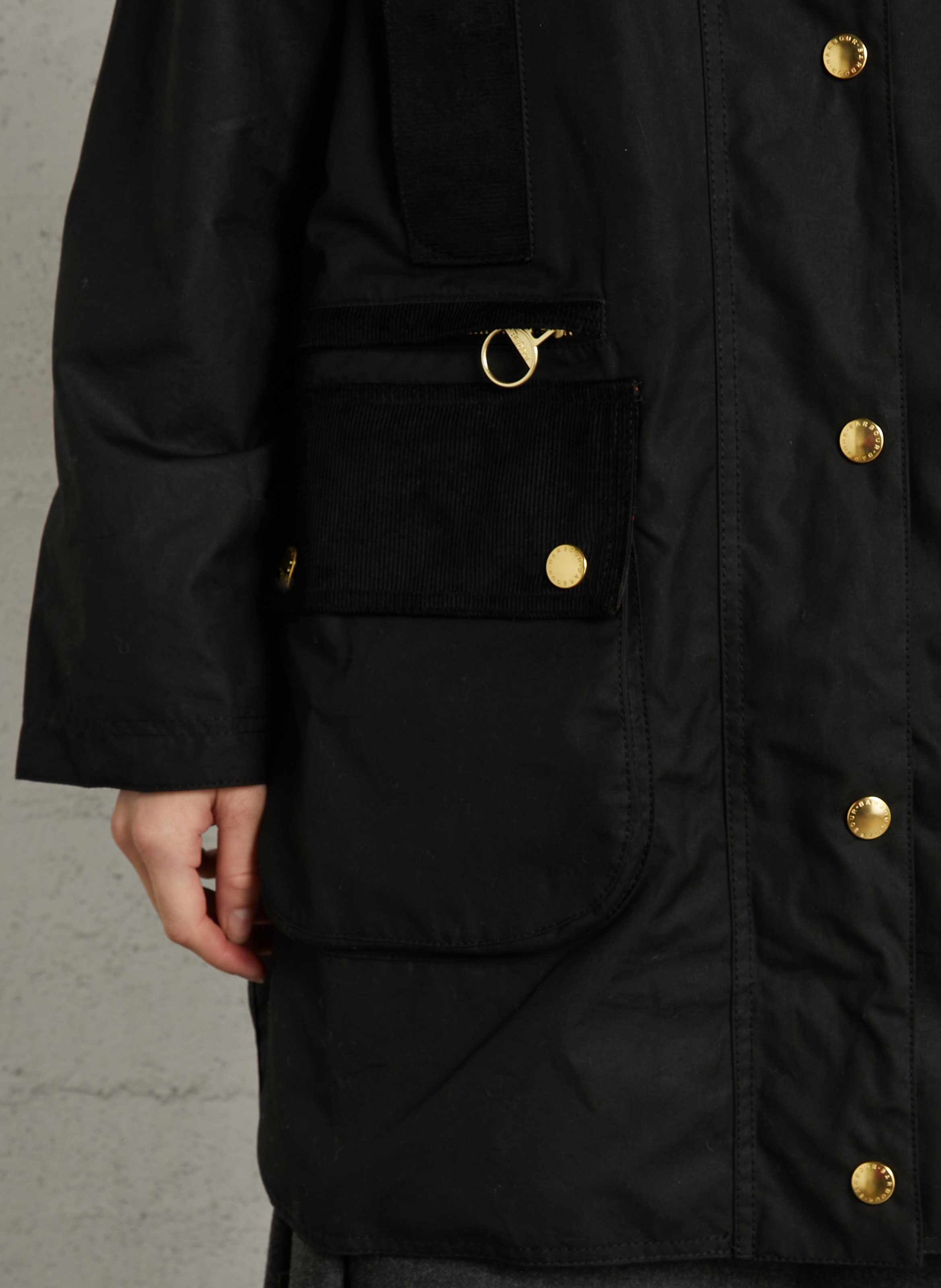 Mittel-langer Mantel mit geripptem Kragen aus Baumwolle BARBOUR Schwarz