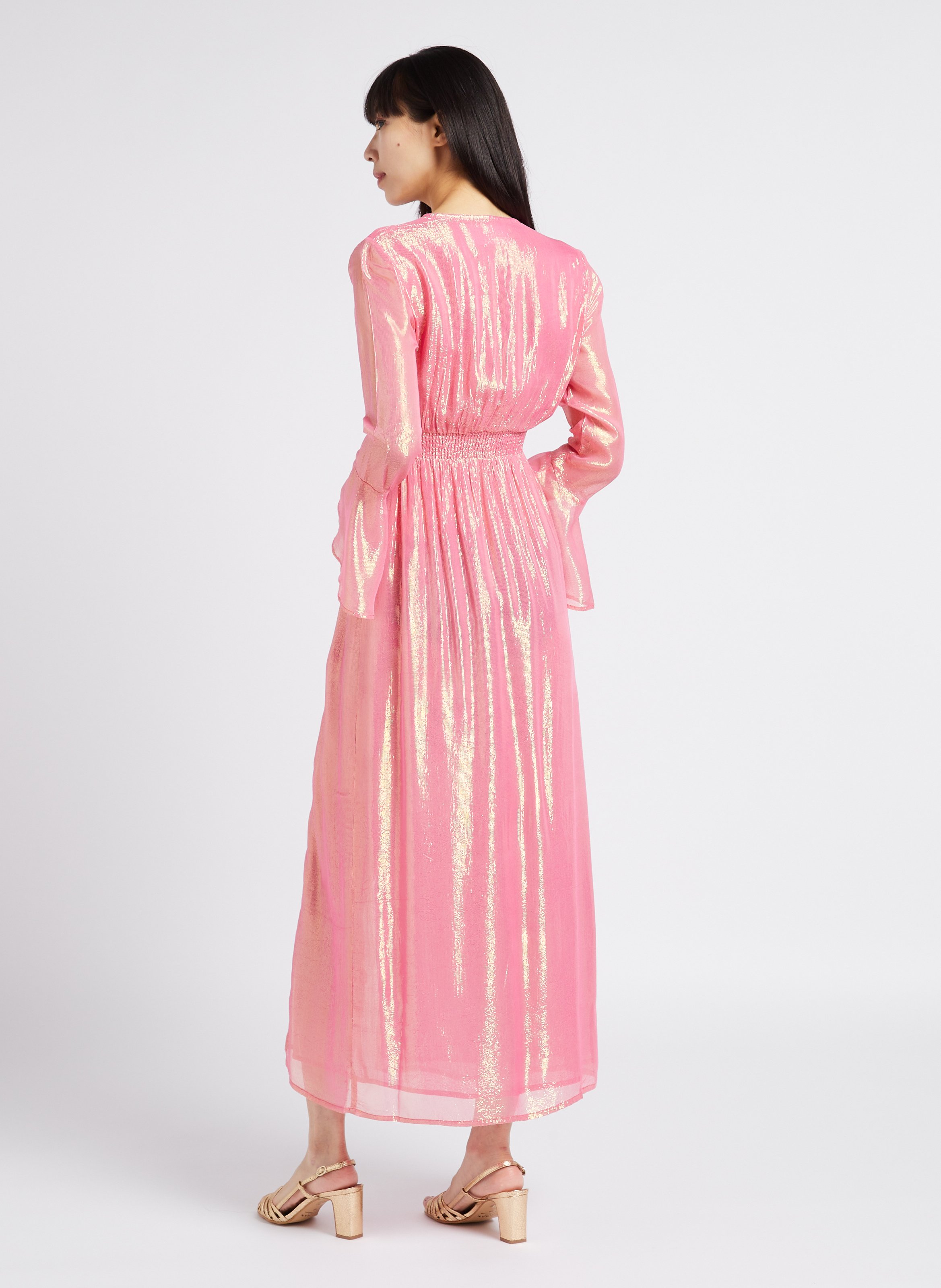 Robe longue à fils métallisés et taille smockées SUNDRESS Rose