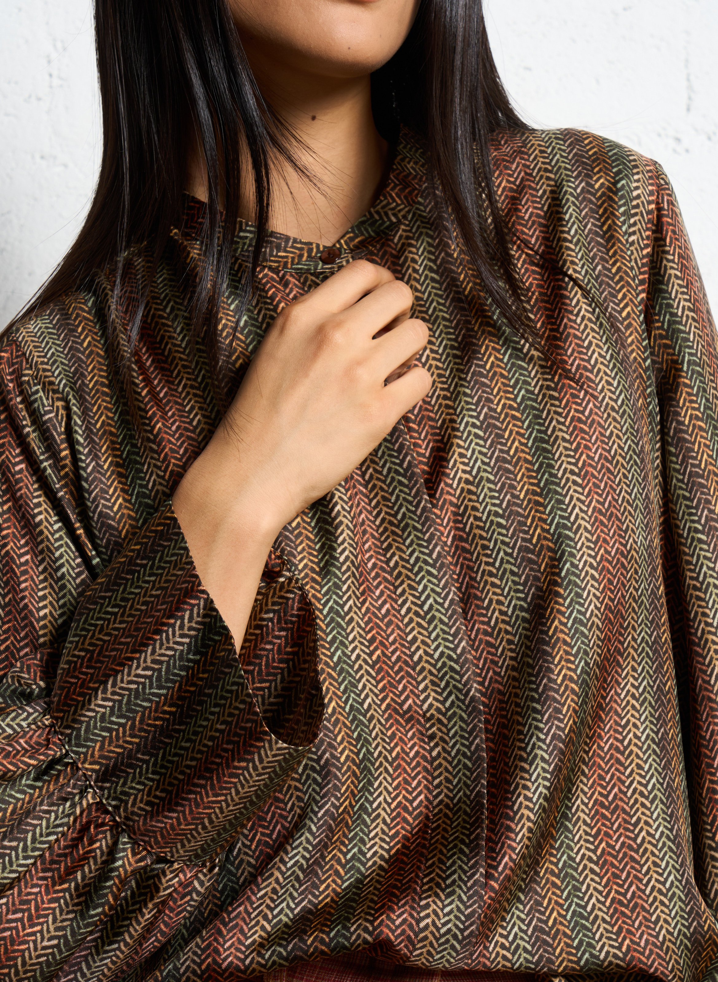 Chemise col rond en soie  MOMONI Marron