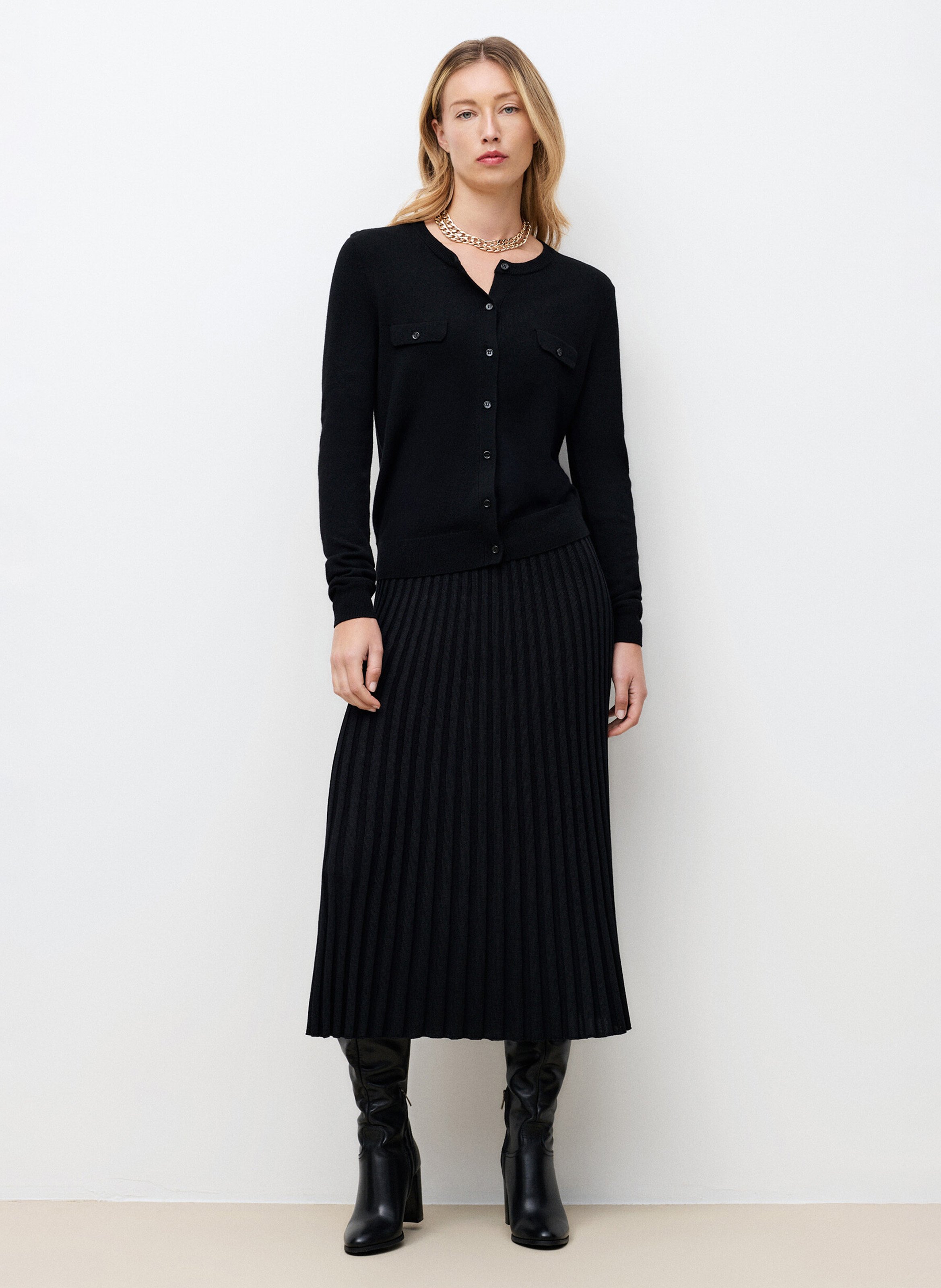 Gerade geschnittene Strickjacke mit Rundhalsausschnitt CAROLL Schwarz