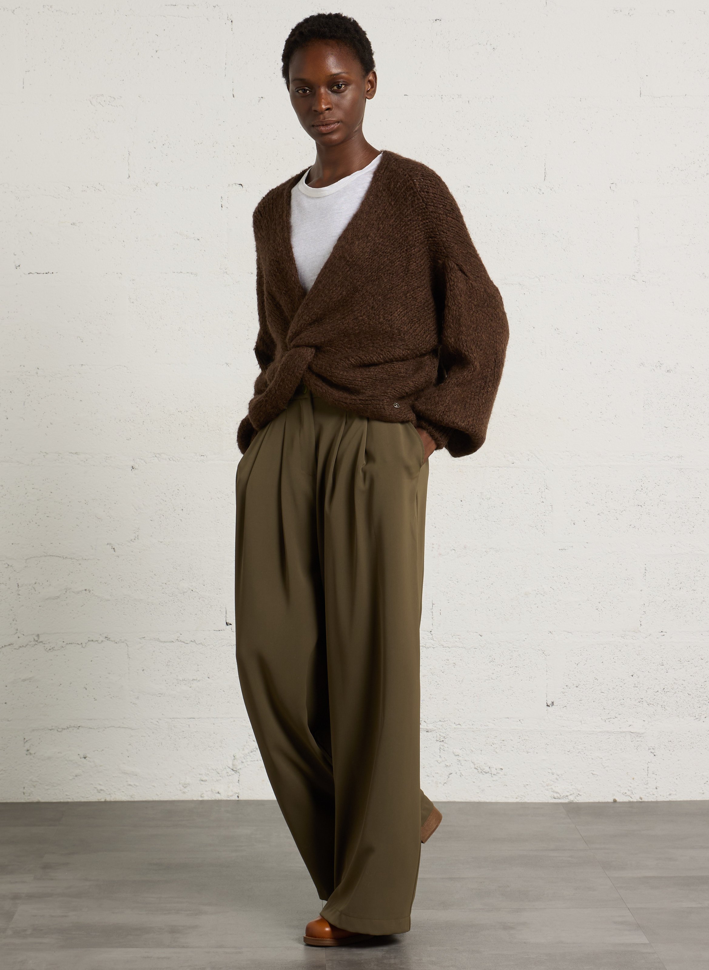 Oversized, gebreide trui met ronde hals PLEASE Bruin
