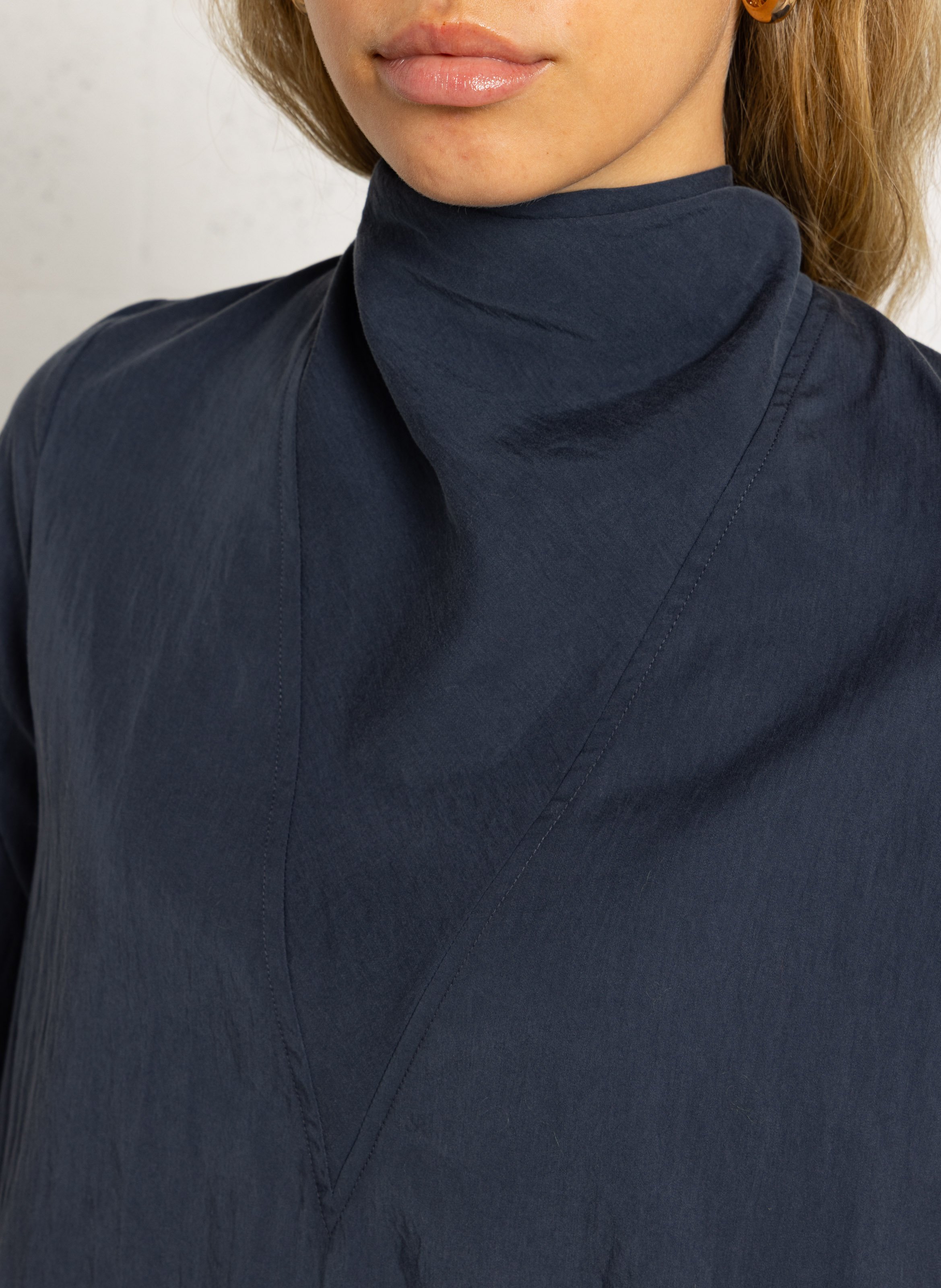 Blouse avec détails dos unie RUE DE TOKYO Bleu