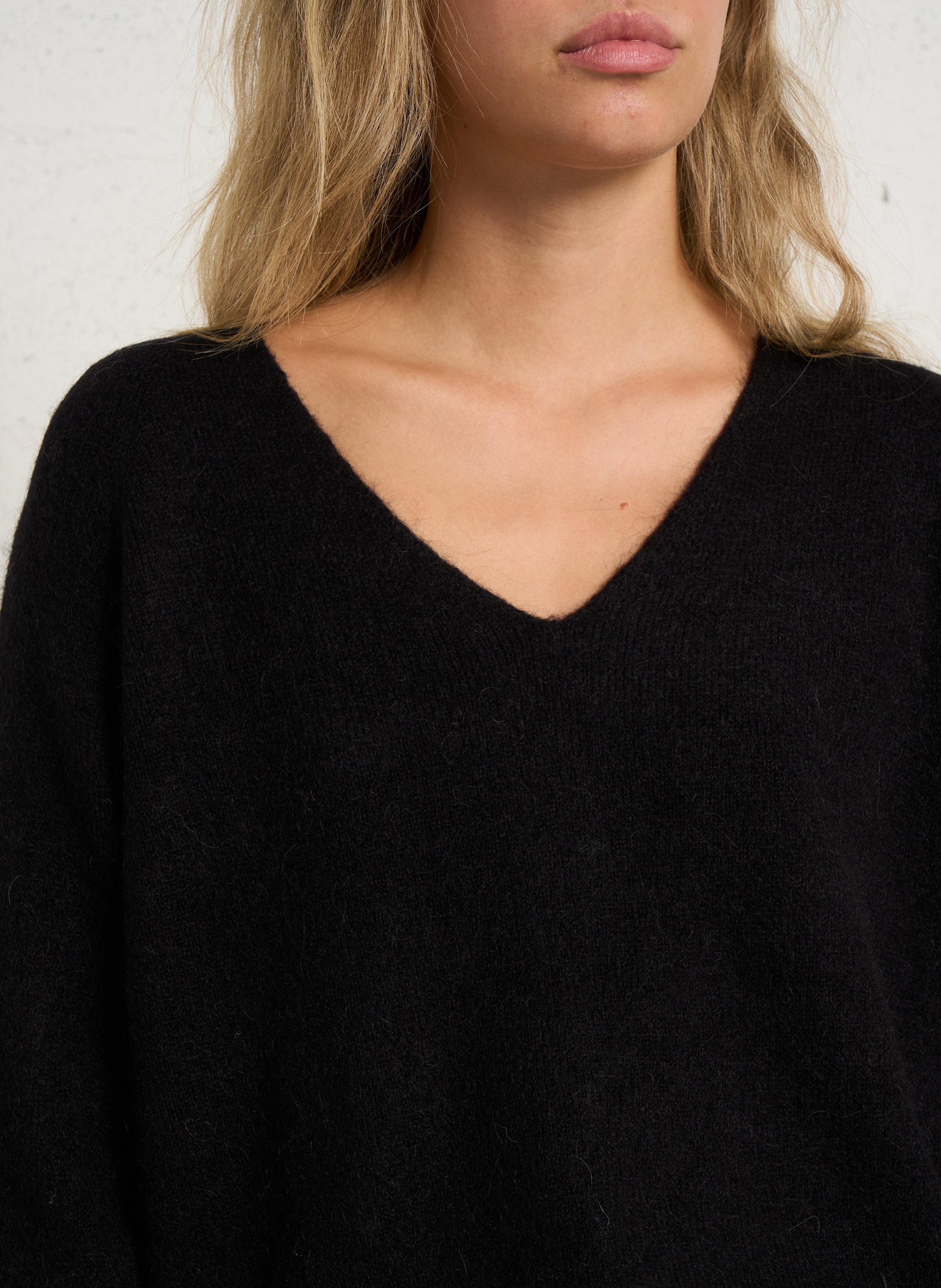 Oversized trui met V-hals PLEASE Zwart