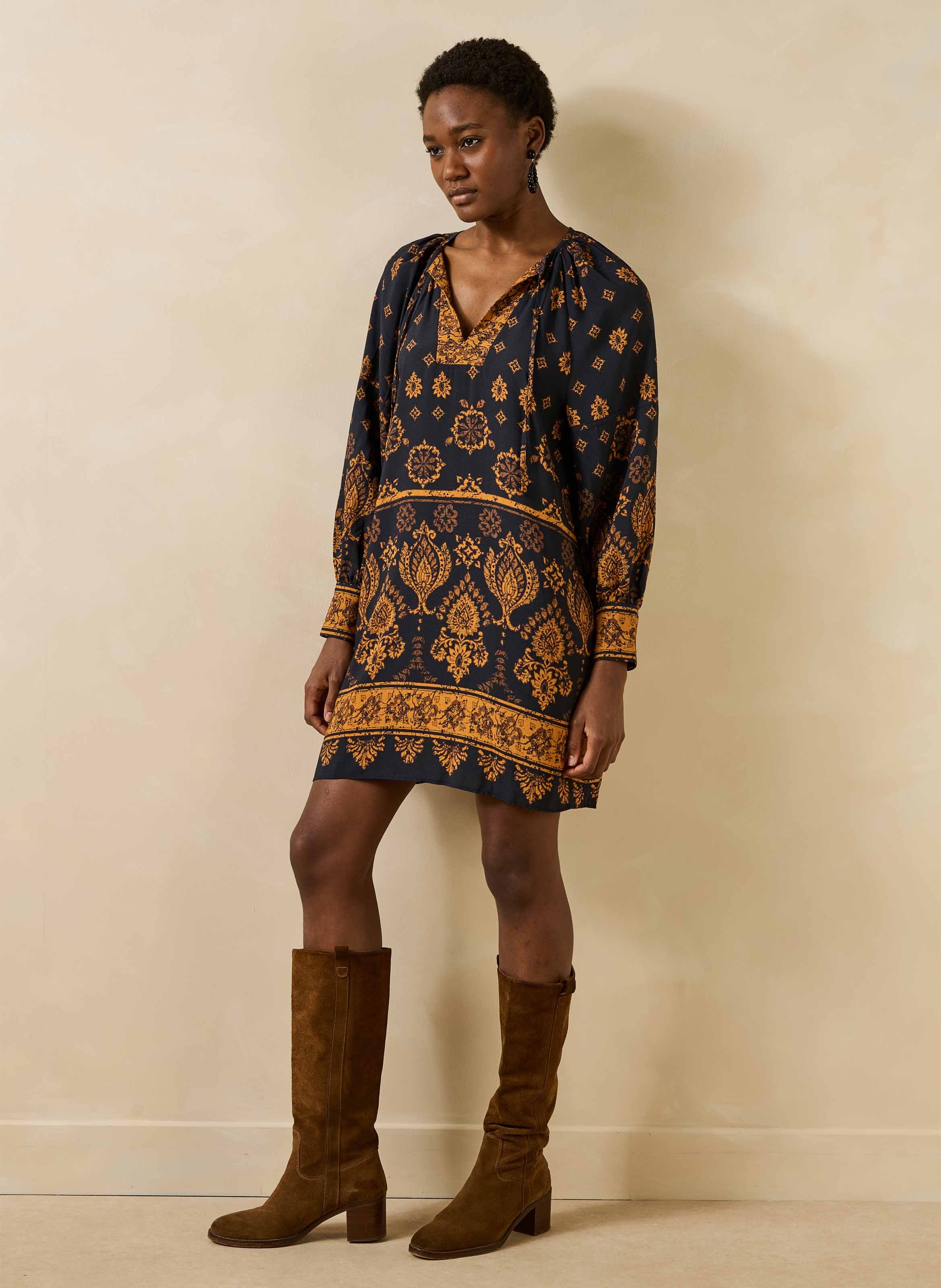 Gerade Tunika-Kleid mit Tunika-Kragen und Muster LA FEE MARABOUTEE Mehrfarbig