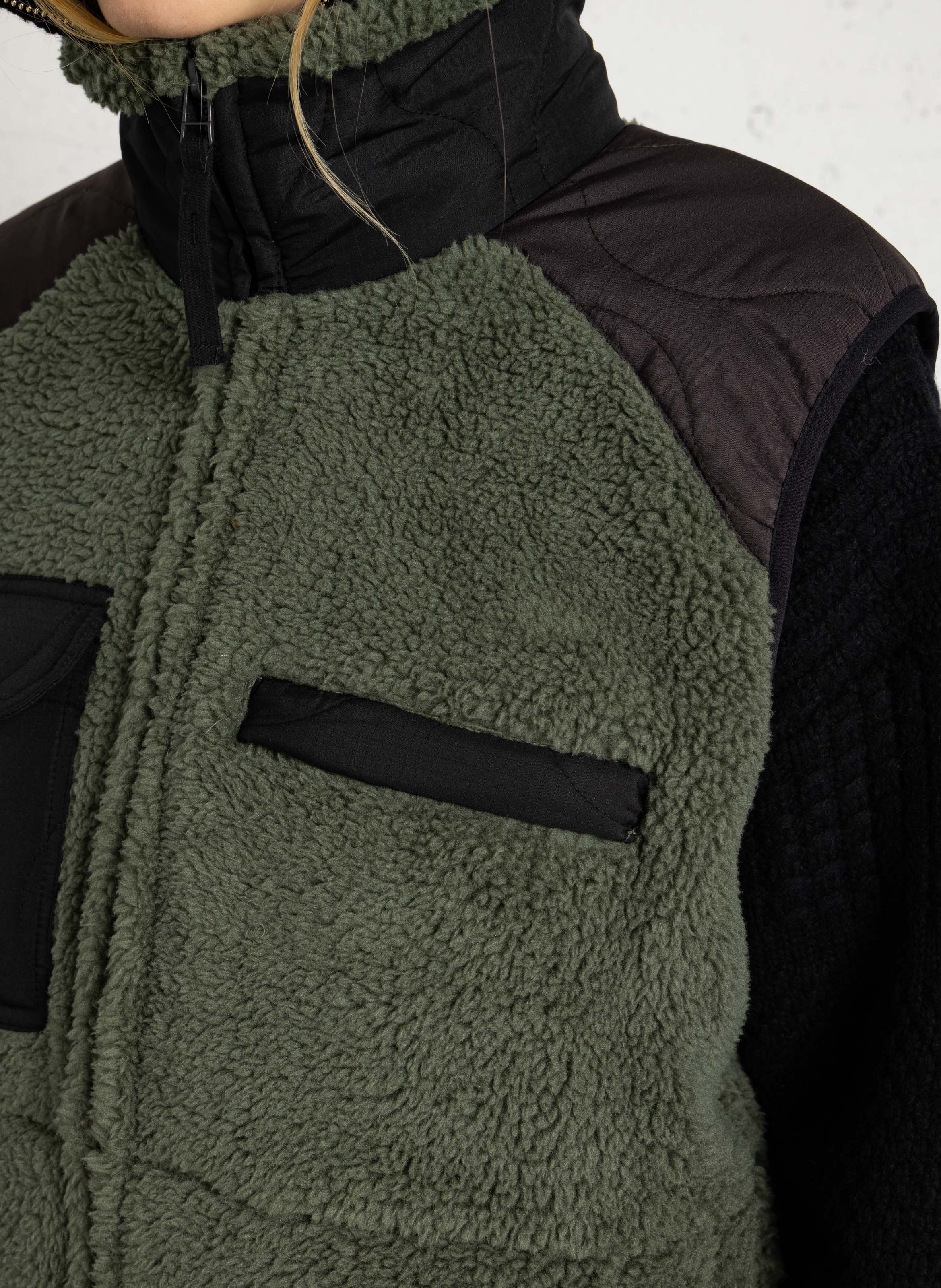 Gilet sans manches col montant zippé duveteux TAION Vert