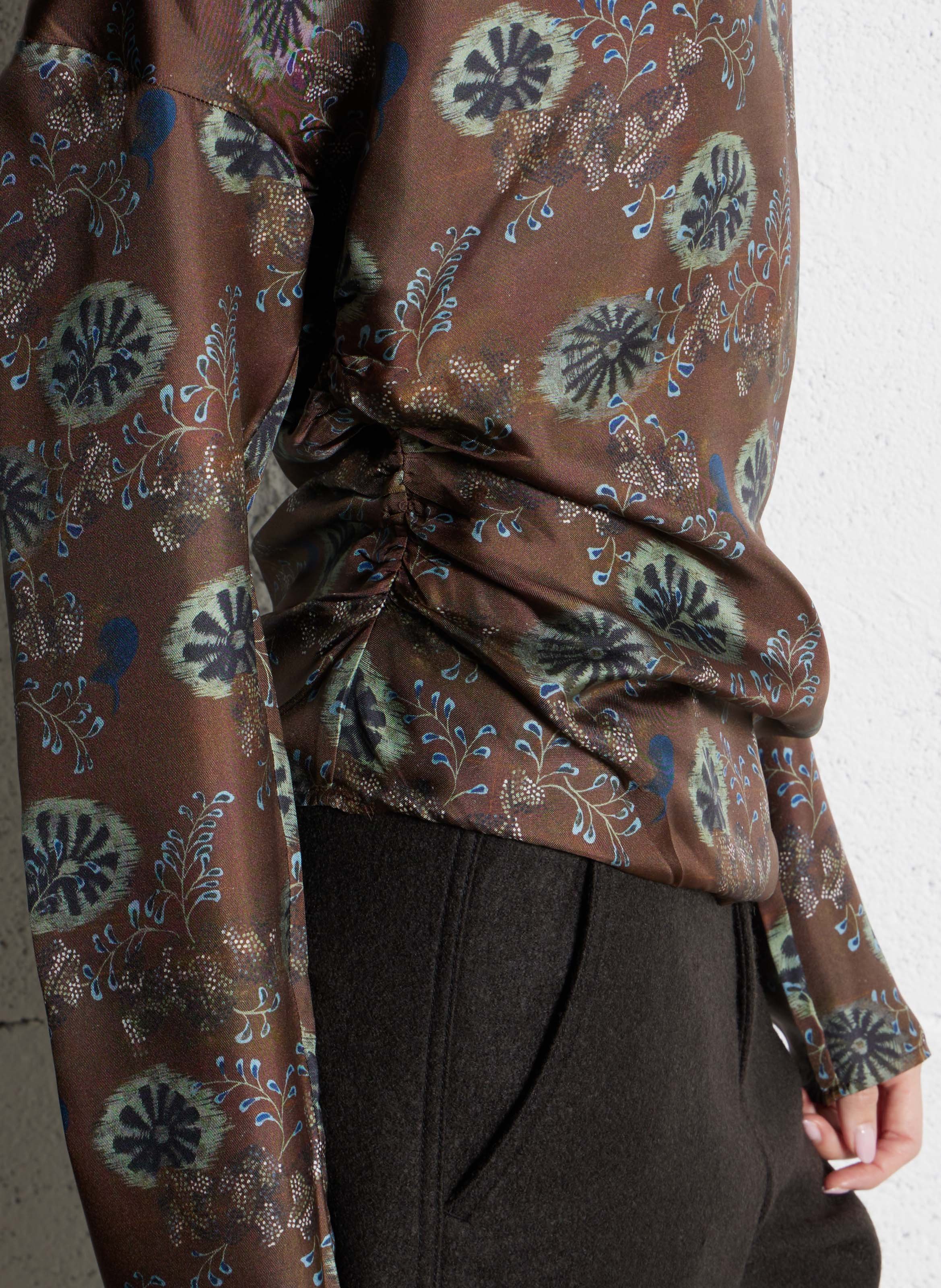 Top manches longues asymétrique à motifs en soie SOEUR Multicolore