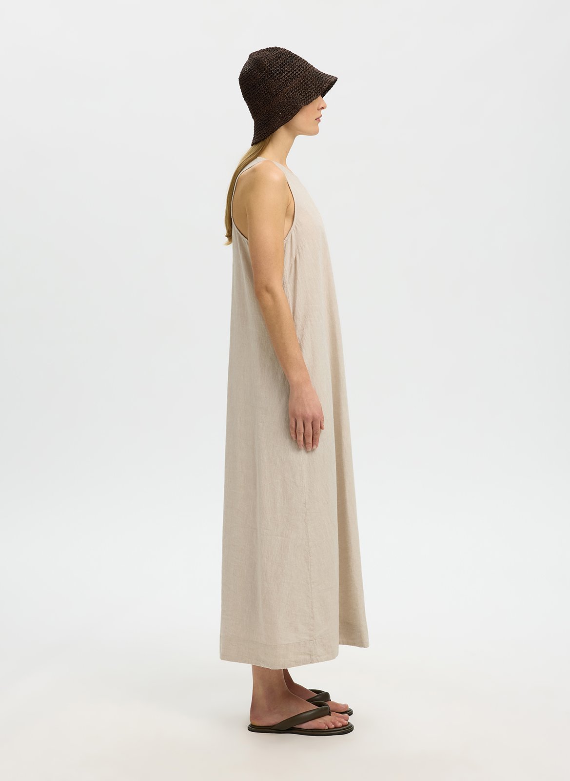 Long round neck dress in blended linen and organic cotton. SELECTED Beige