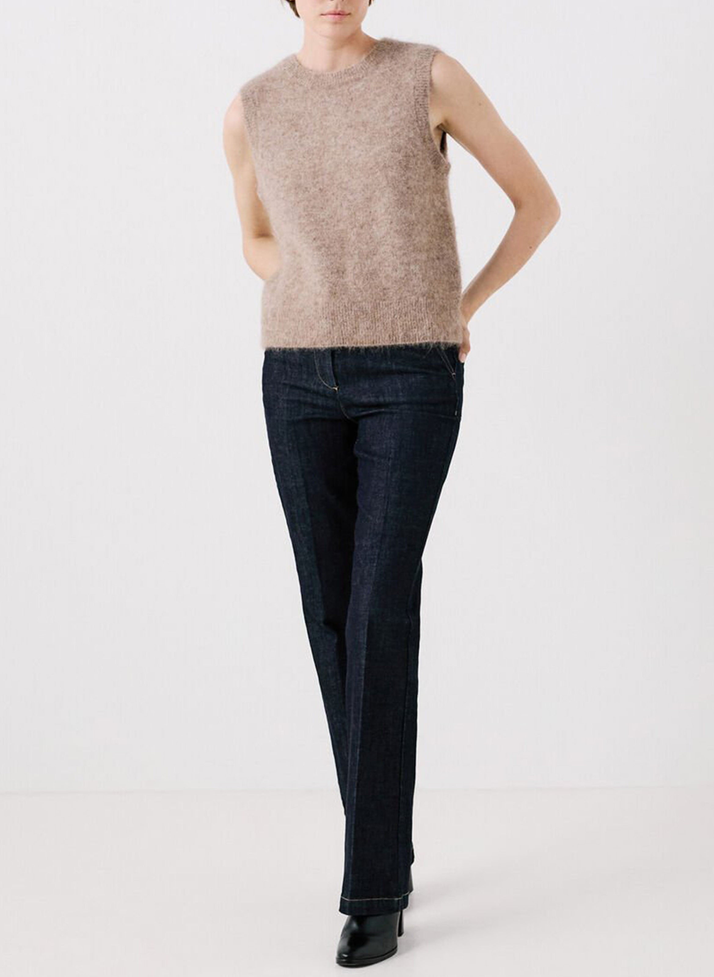 Sleeveless straight-cut wool sweater with a round neckline CAROLL Brown