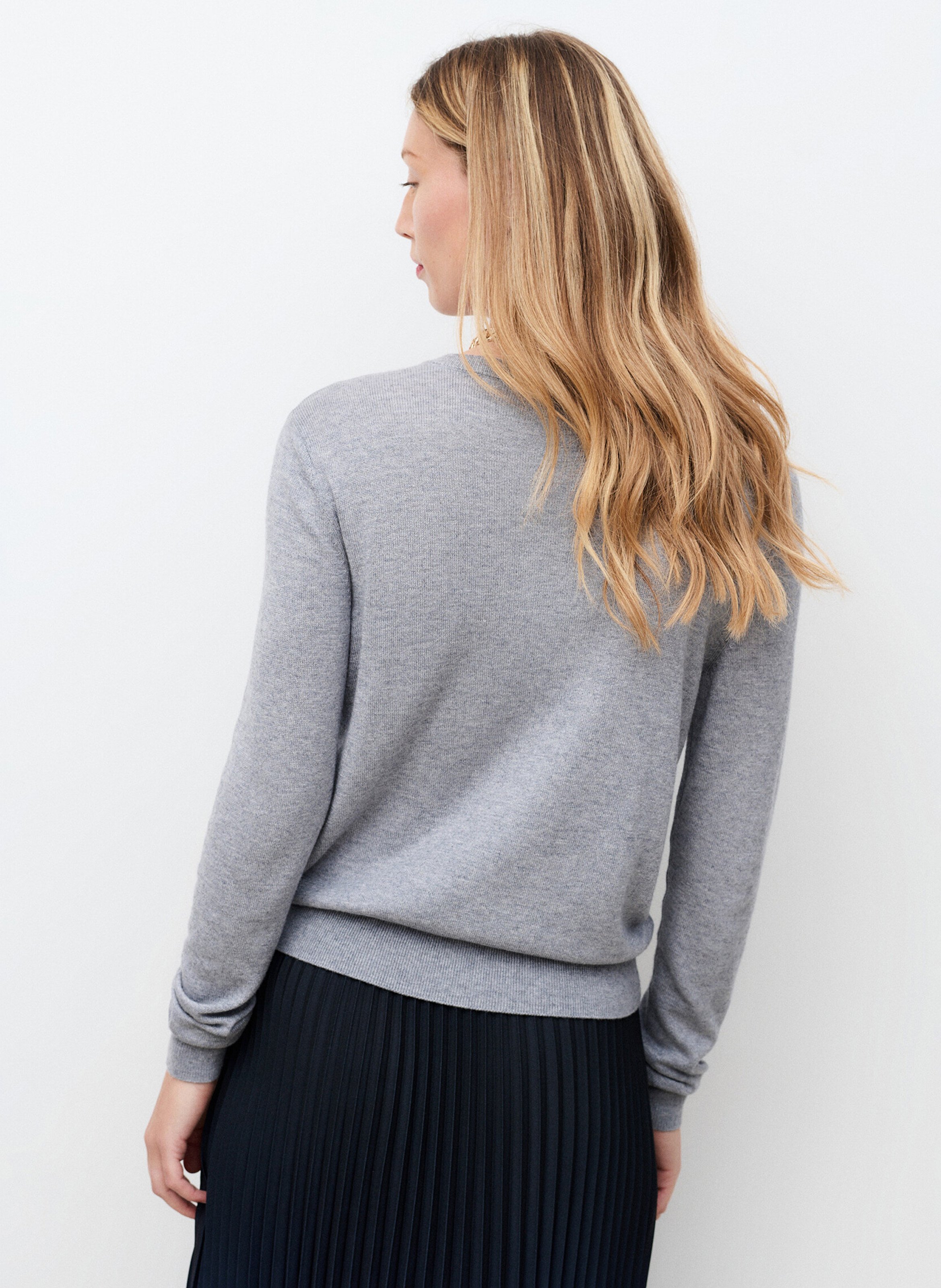 Gerade geschnittene Strickjacke mit Rundhalsausschnitt CAROLL Grau