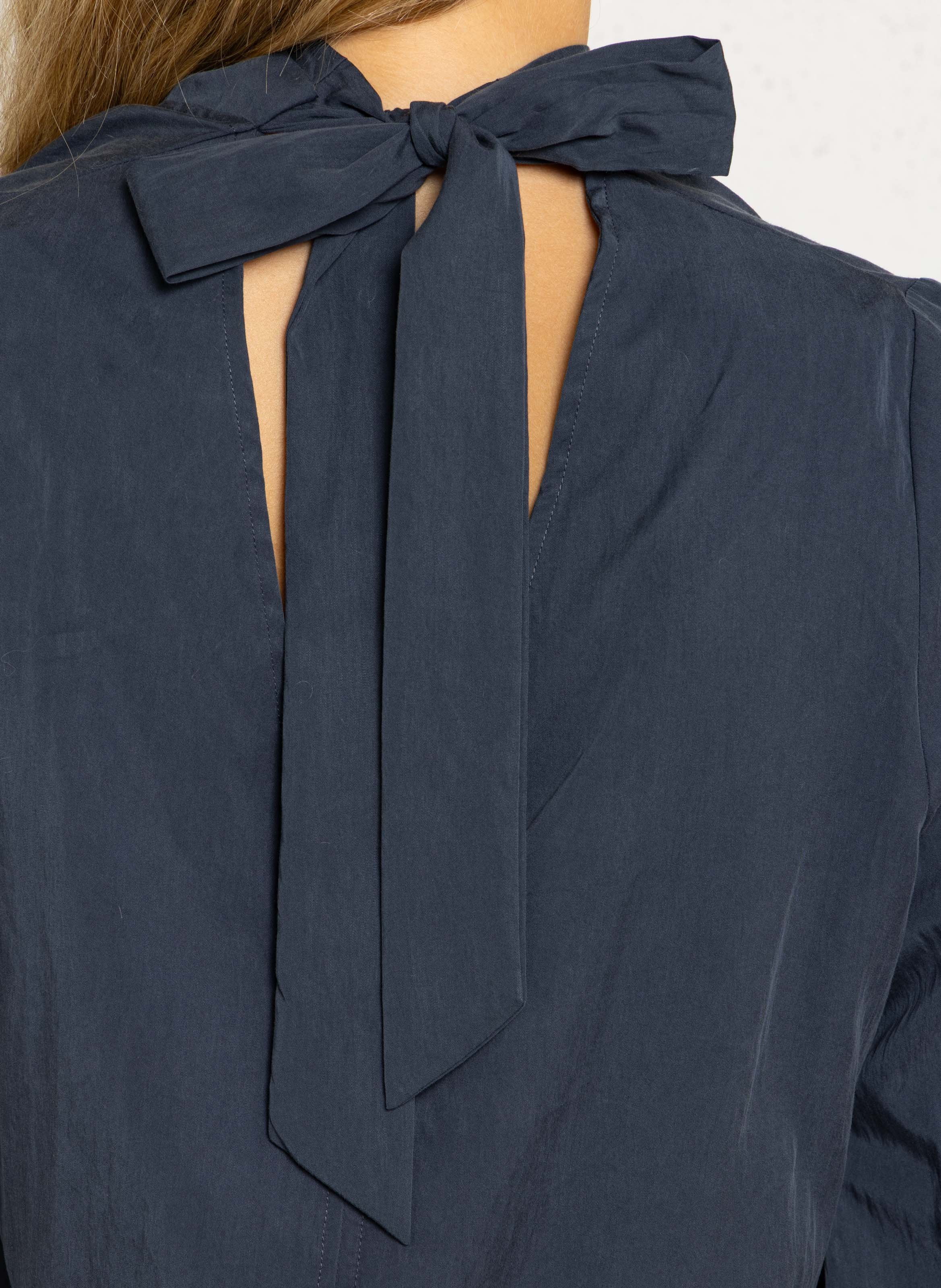 Blouse avec détails dos unie RUE DE TOKYO Bleu