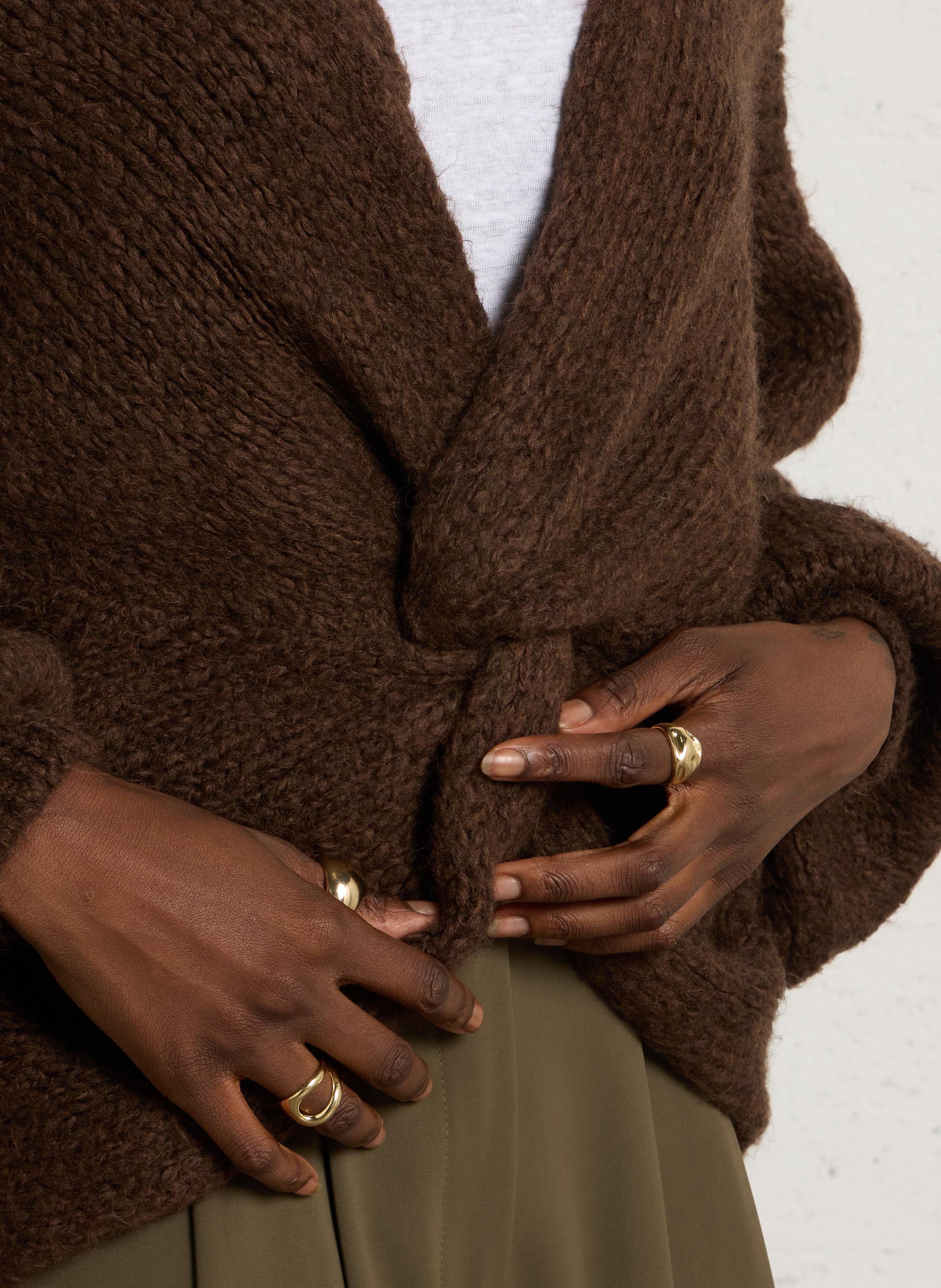 Oversized, gebreide trui met ronde hals PLEASE Bruin