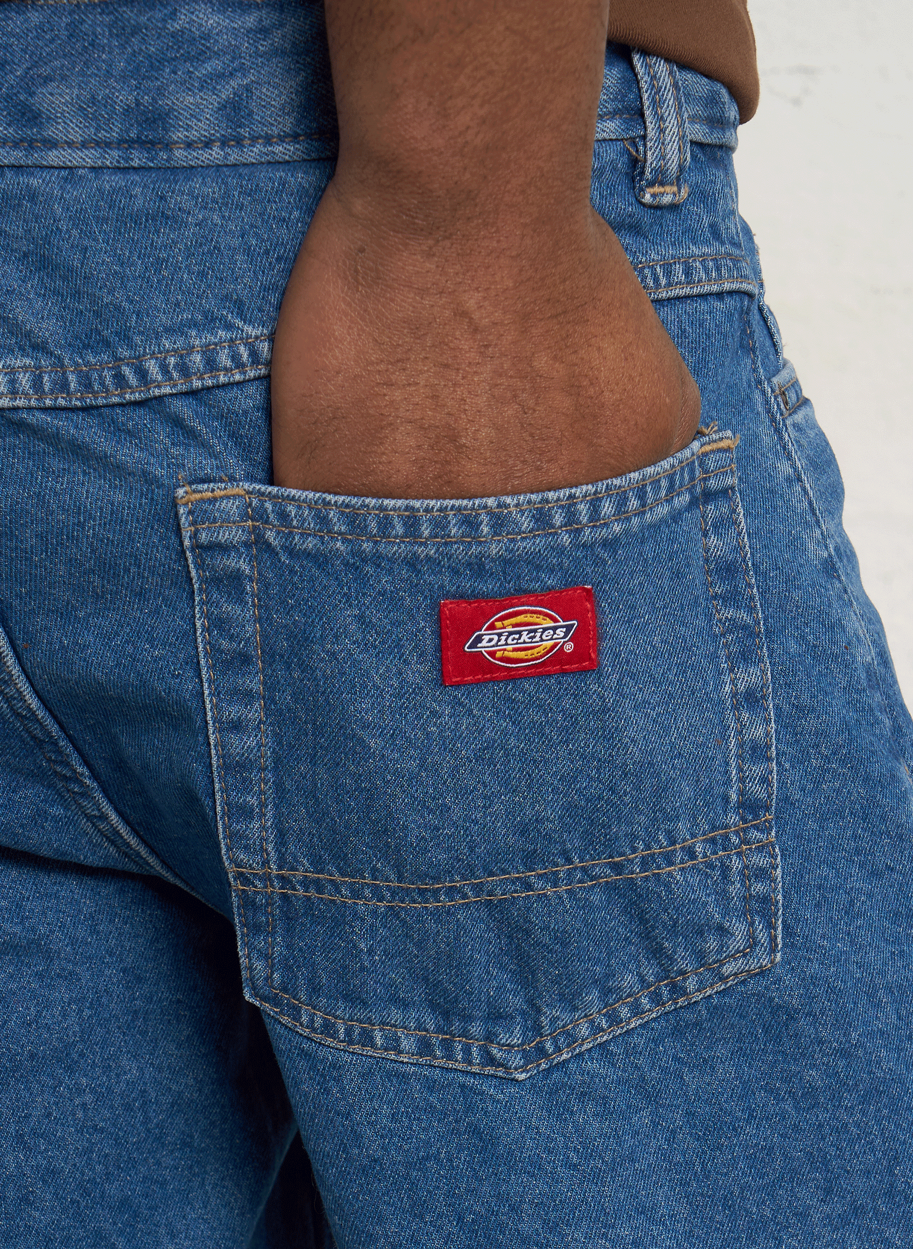 - Straight-leg jeans
- 5 pockets
- Straight cut
- Faded effect DICKIES Blue