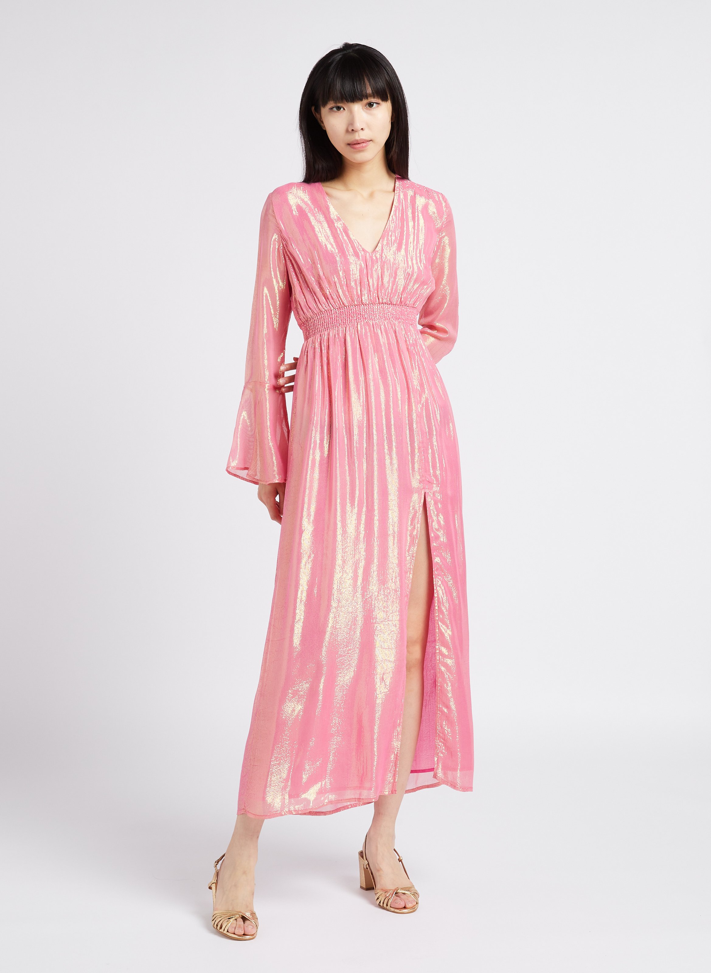 Robe longue à fils métallisés et taille smockées SUNDRESS Rose