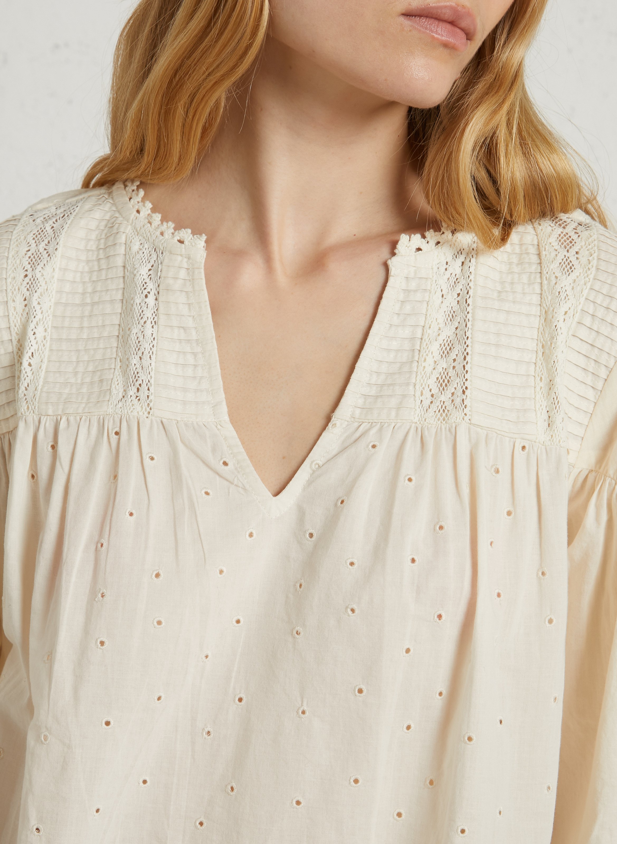 Blouse met Tunesische kraag en borduursels MAISON 123 Beige