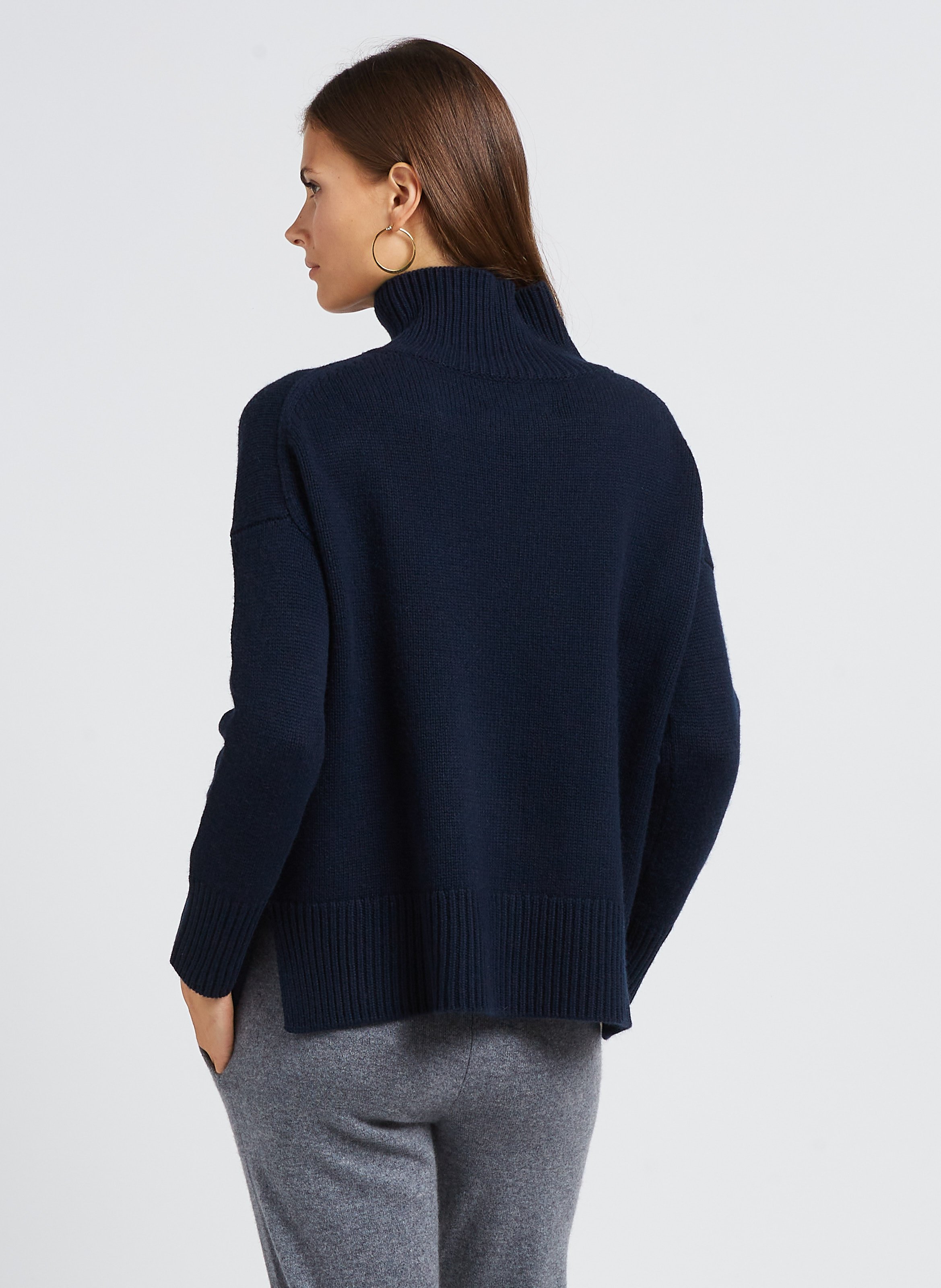 Ruimvallende trui van kasjmier met opstaande kraag KUJTEN Blauw