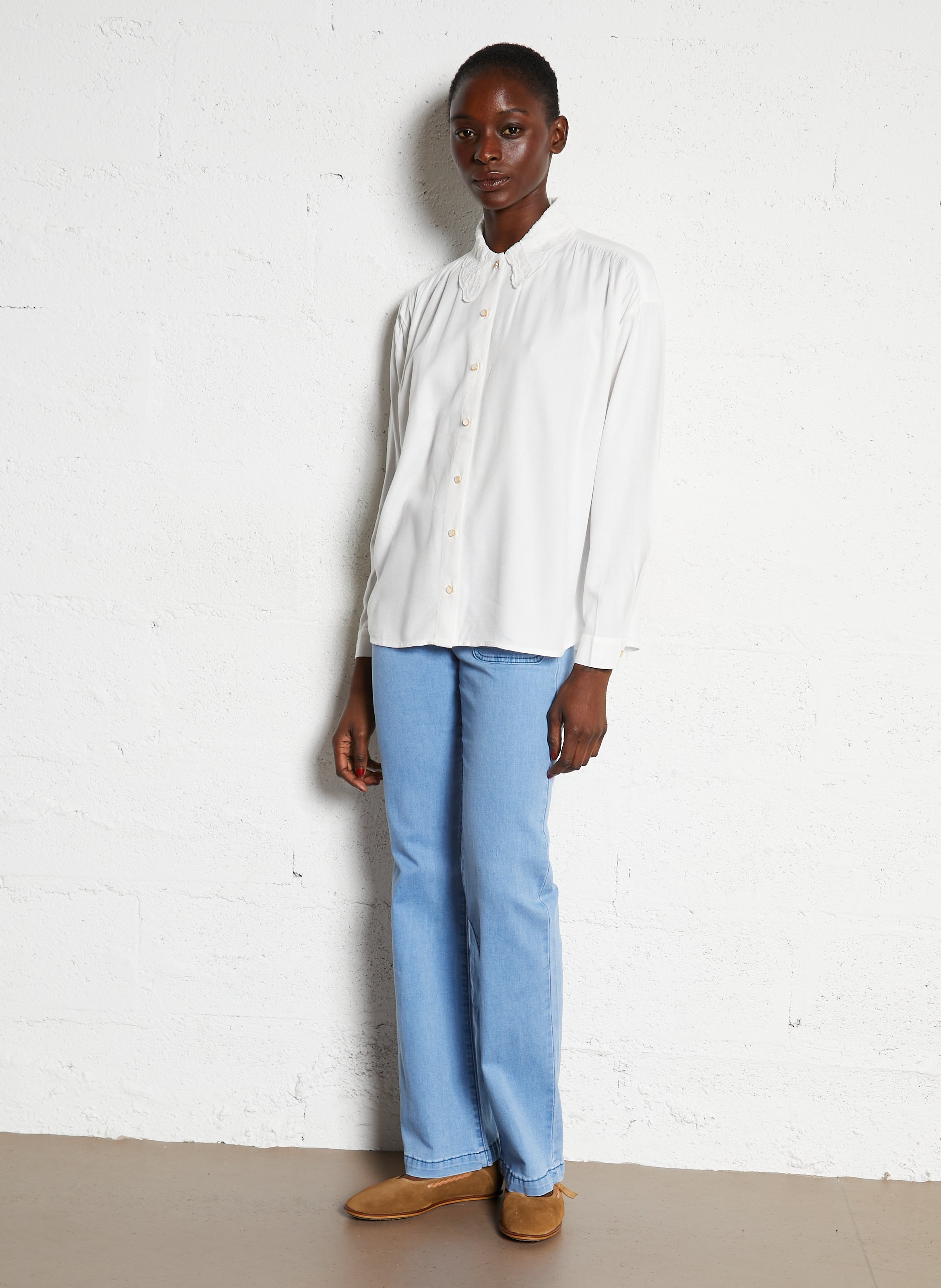 Shirt with classic embroidered collar I CODE White