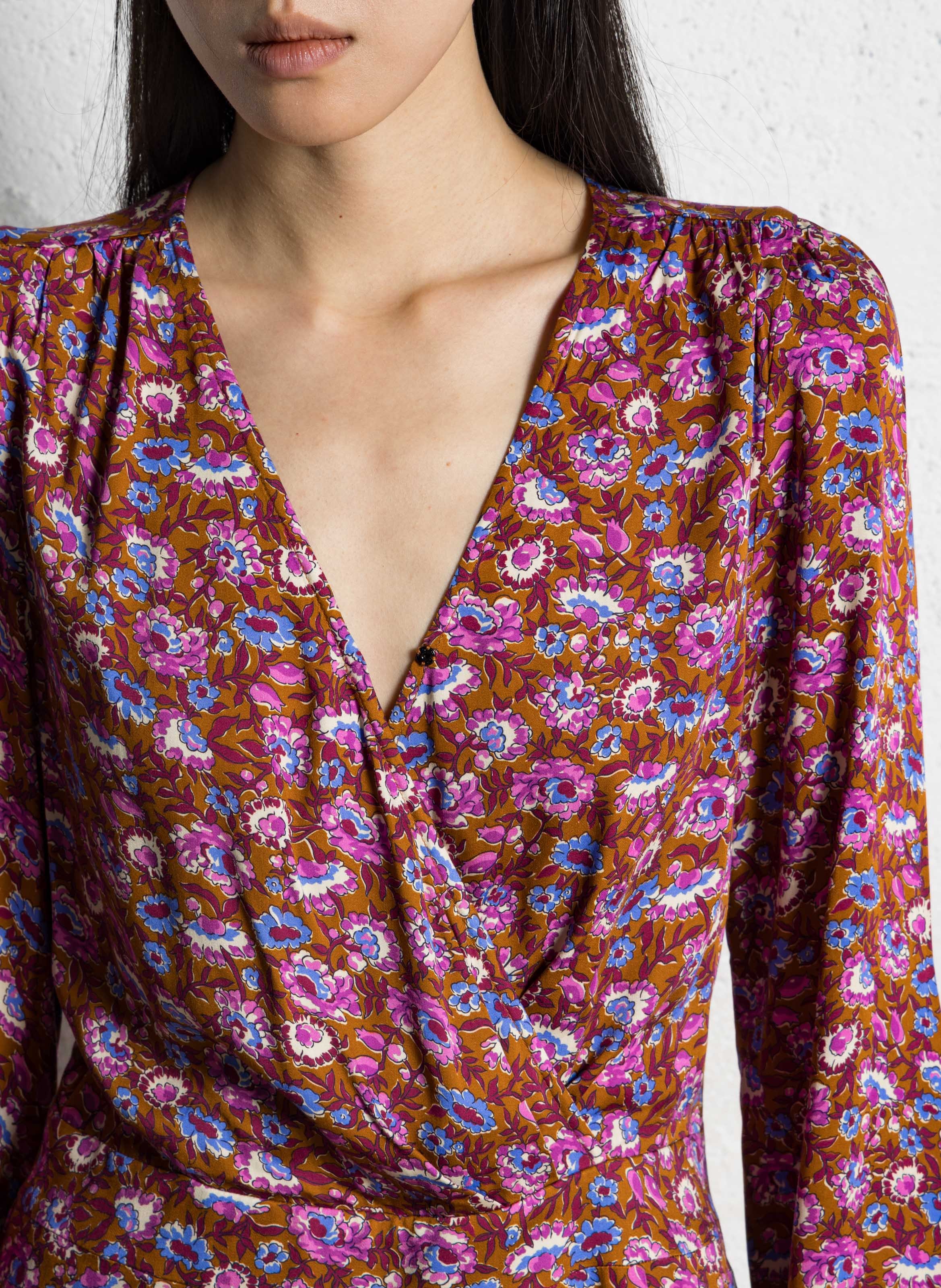 Robe courte col v à imprimé fleuri I CODE Marron