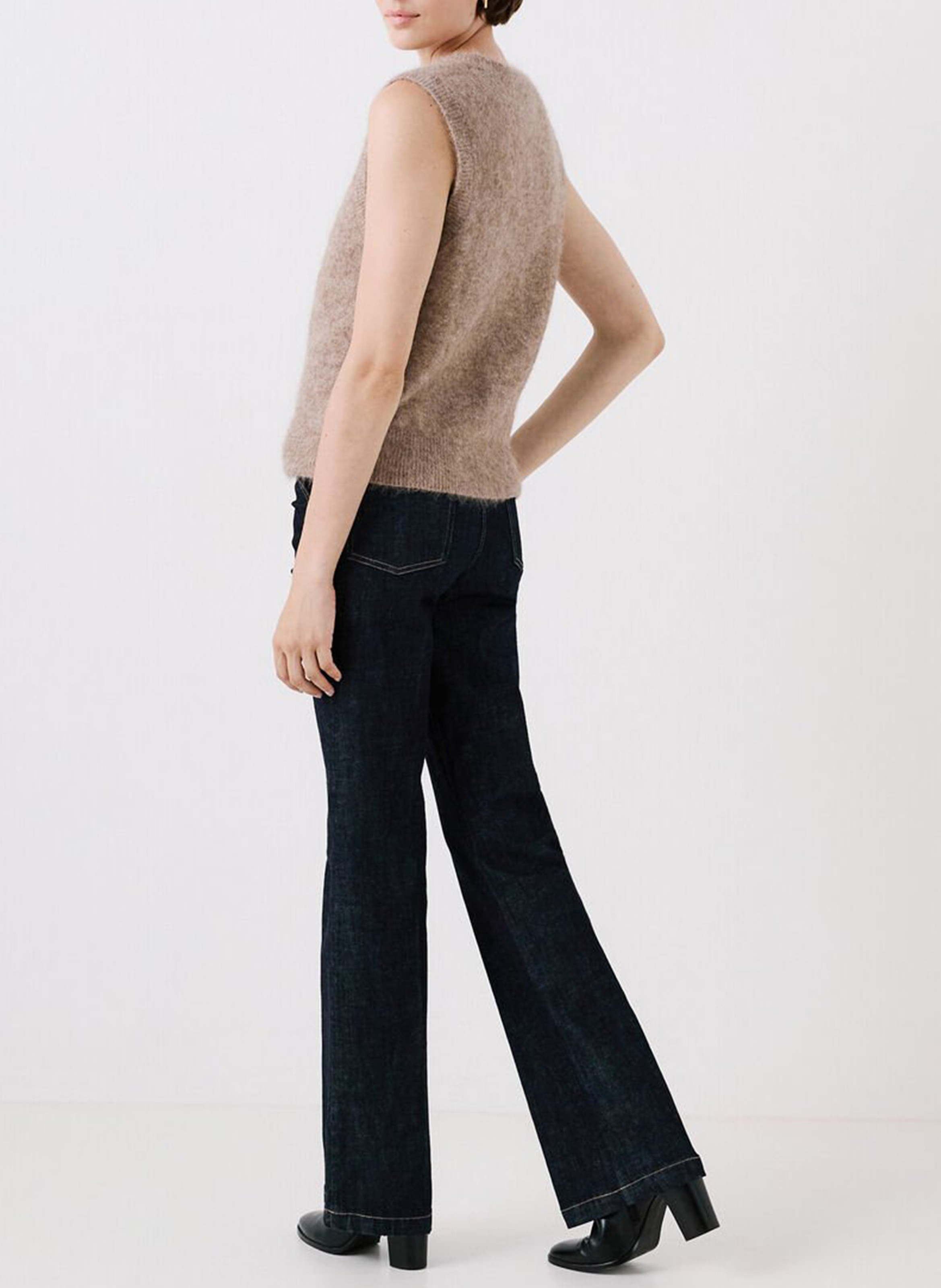 Sleeveless straight-cut wool sweater with a round neckline CAROLL Brown