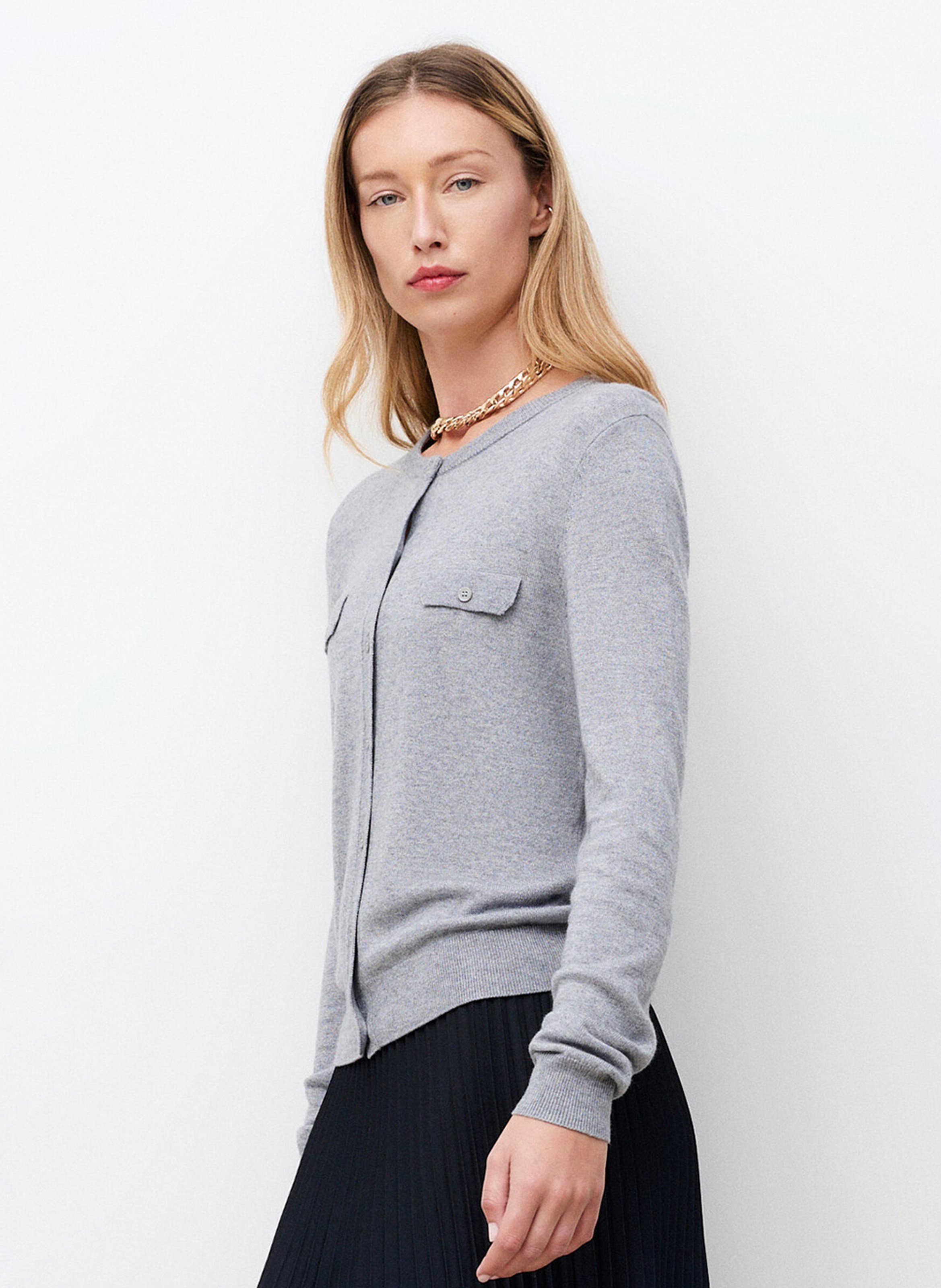 Gerade geschnittene Strickjacke mit Rundhalsausschnitt CAROLL