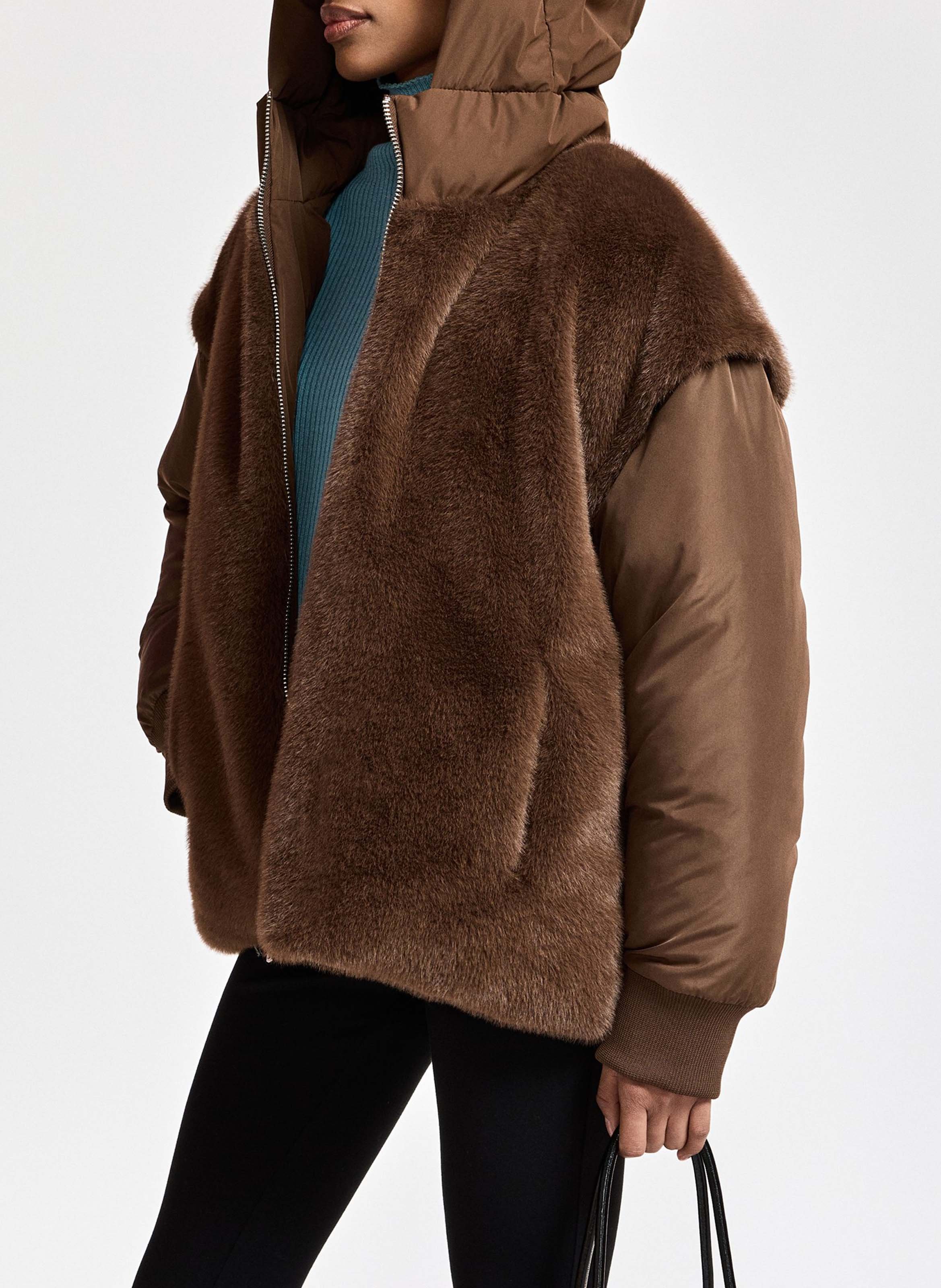 Oversized gewatteerde jas met synthetische bontvoering ESSENTIEL ANTWERP Bruin