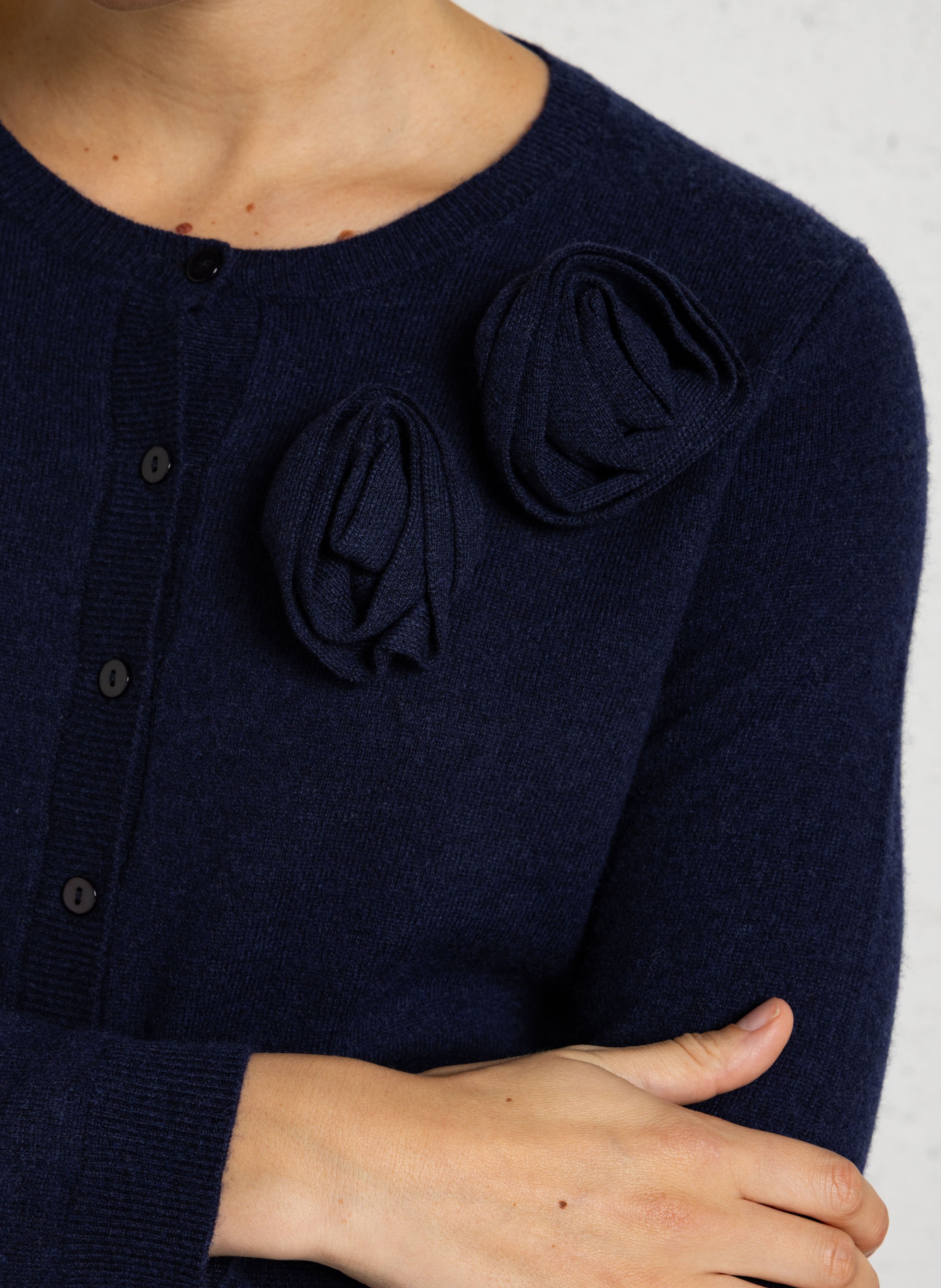 Gilet col rond avec fleurs NICE THINGS Bleu