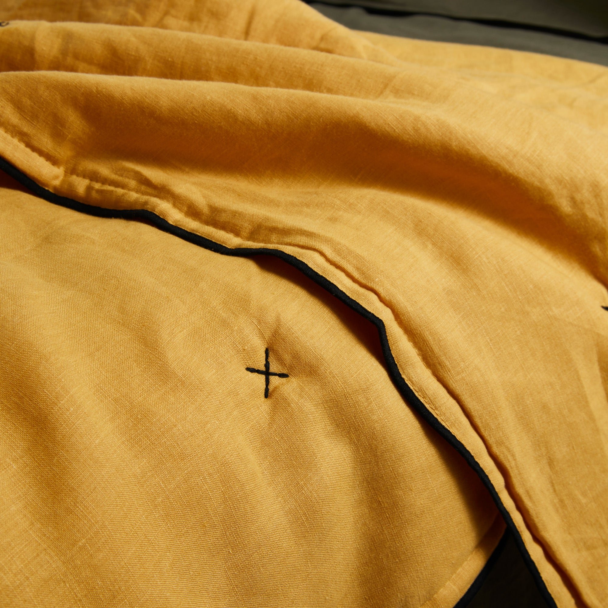 CARLINA - Quilted linen bedspread MADURA Yellow